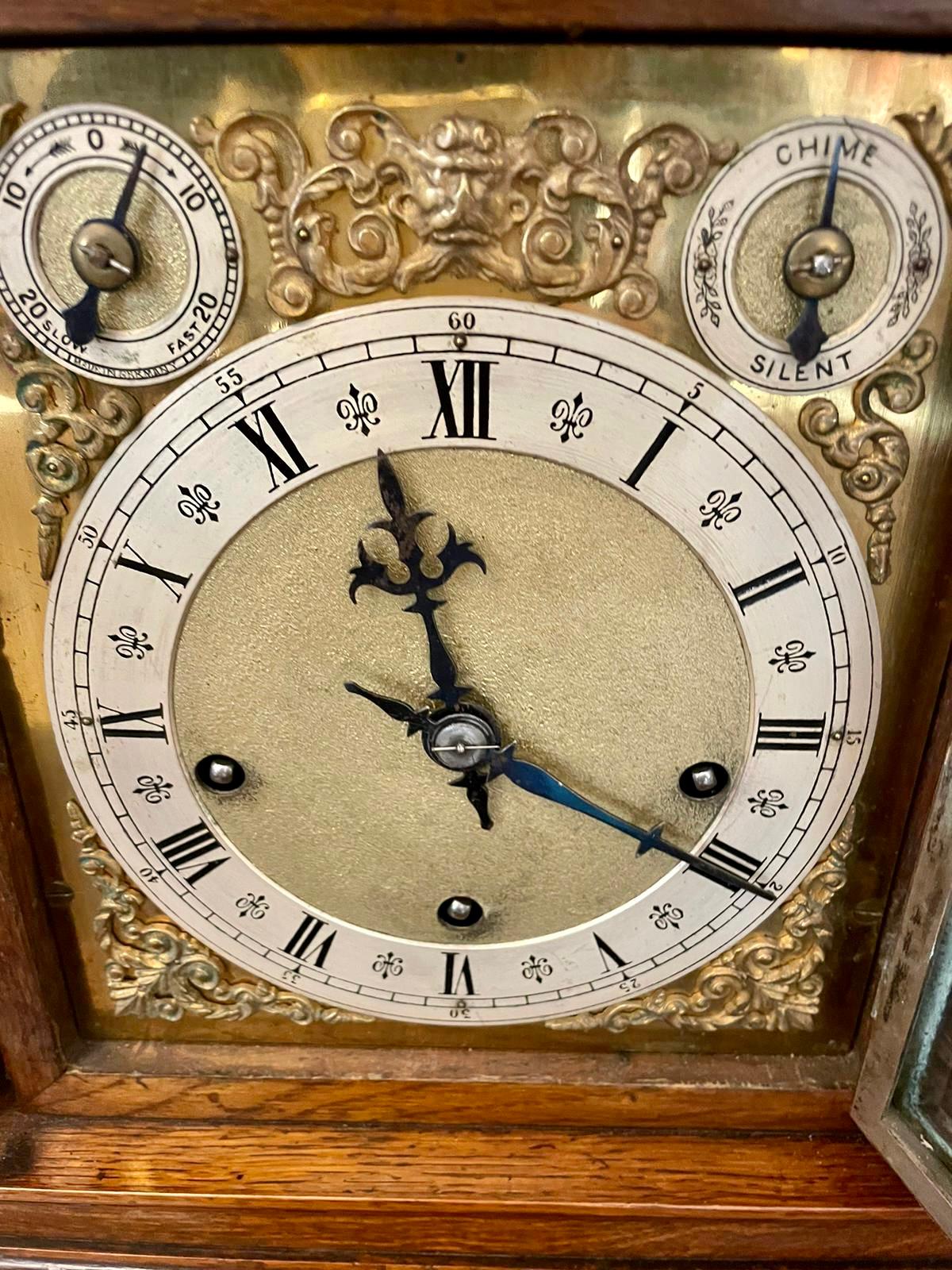 Antique horloge à carillon en chêne de qualité victorienne, 8 jours, avec support d'origine. en vente 1