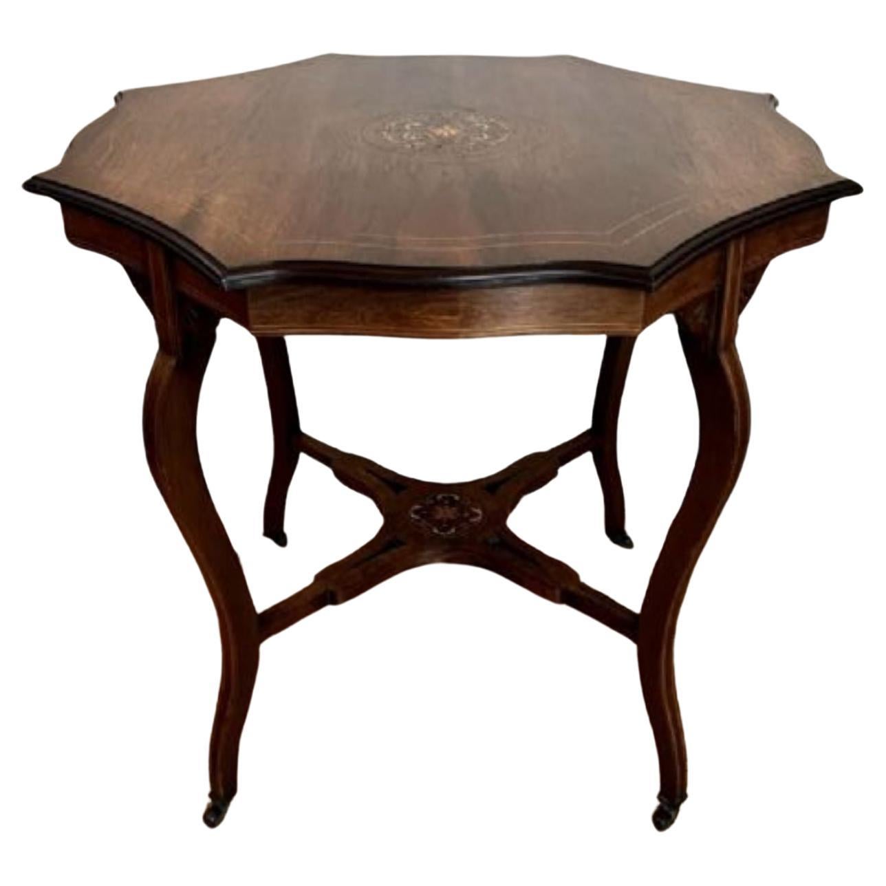 Ancienne table centrale victorienne en bois de rose incrusté  en vente
