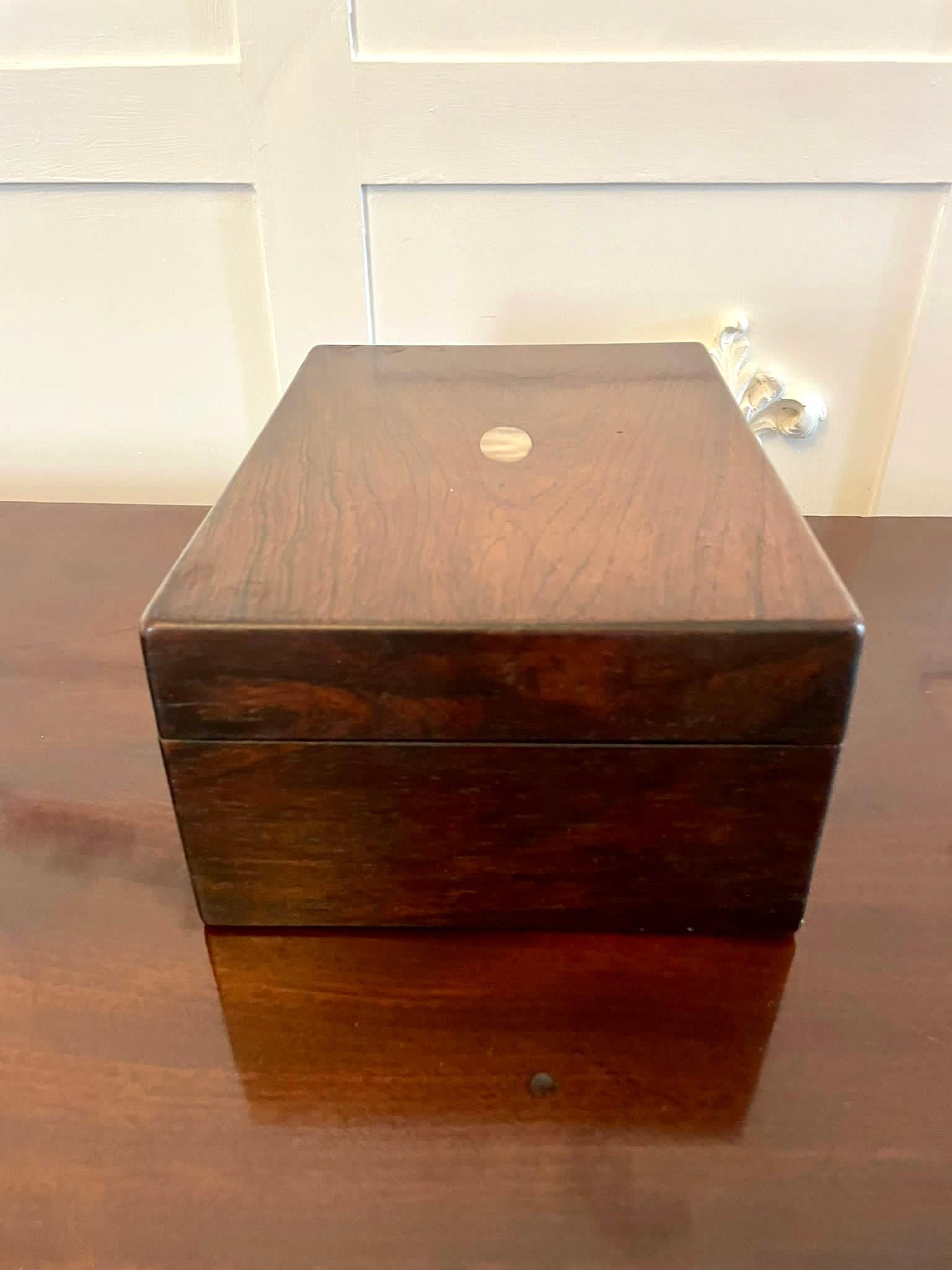 Boîte à bijoux ancienne de qualité victorienne en bois de rose Bon état - En vente à Suffolk, GB