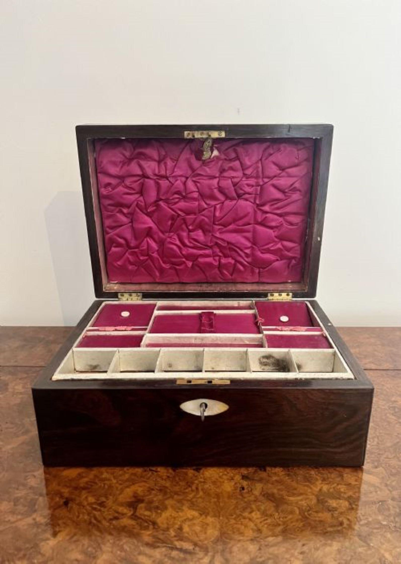 Bois de rose Ancienne boîte à bijoux victorienne en bois de rose de qualité  en vente