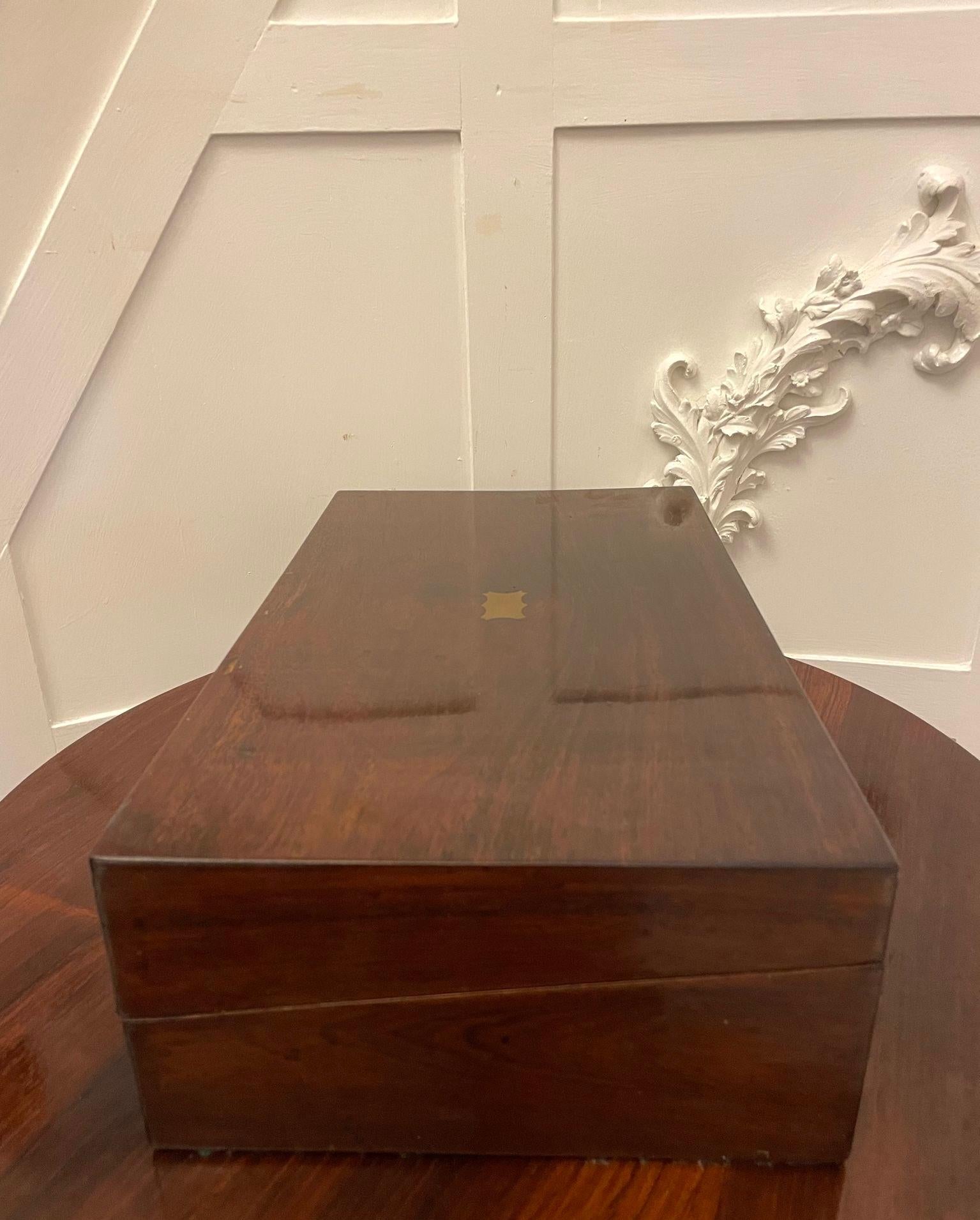 Antique Victorian quality rosewood writing box having a rectangular shaped quality rosewood lift up top opening to reveal a lift up writing surface opening to reveal two storage compartments 


Dimensions:
Height 12 cm 
Width 40.5 cm 
Depth 23.3