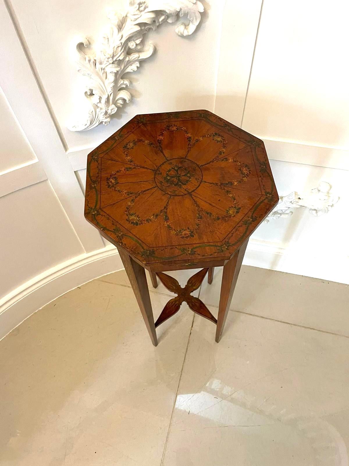 Antique Victorian Quality Satinwood Hand Painted Satinwood Lamp / Side Table In Good Condition For Sale In Suffolk, GB