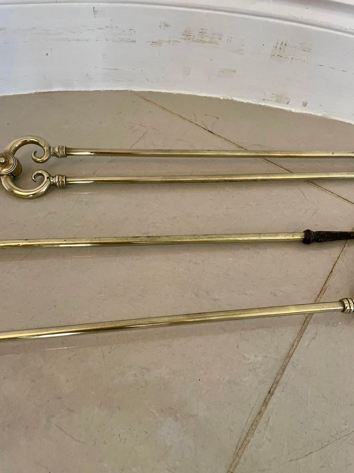 Antique Victorian quality set of 3 brass fire irons consisting of a shovel, poker and fire tongs 

H 67.5 x W 11.5 x D 3 cm
Date 1860
