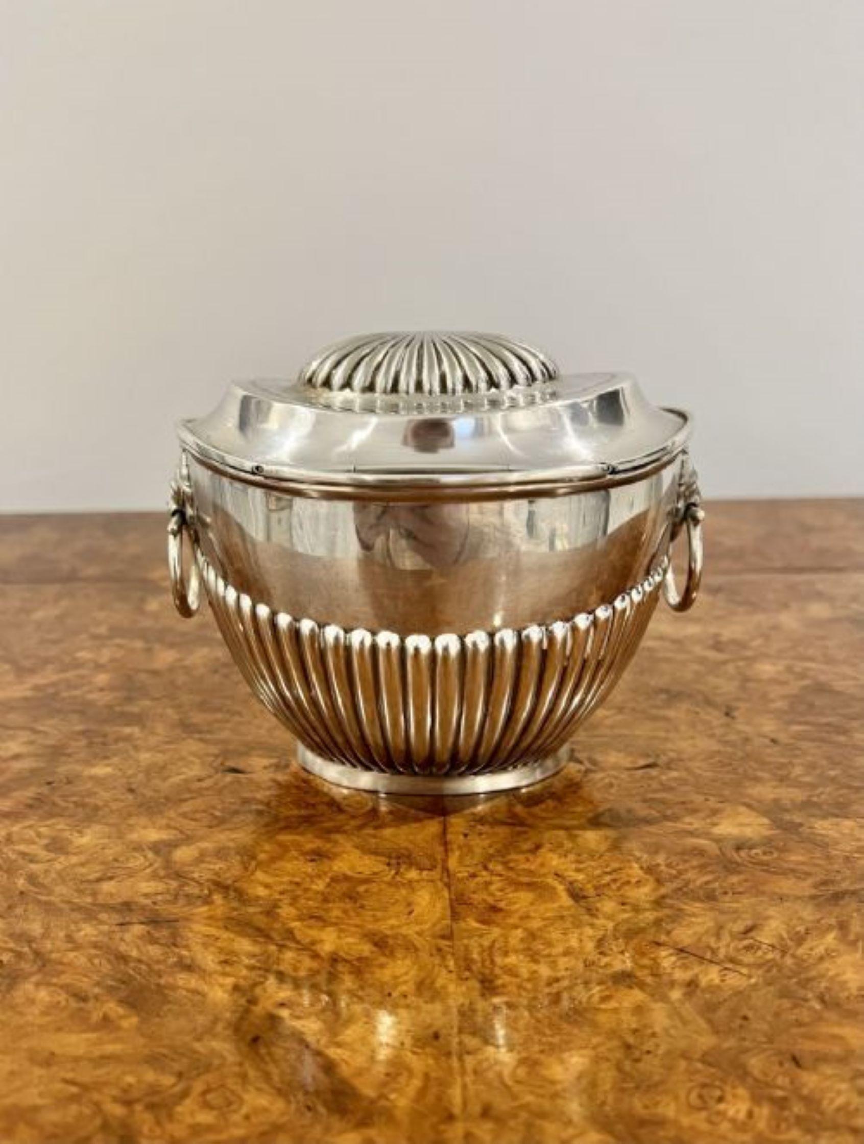 Plaqué argent Ancienne boîte à thé de qualité victorienne en métal argenté  en vente
