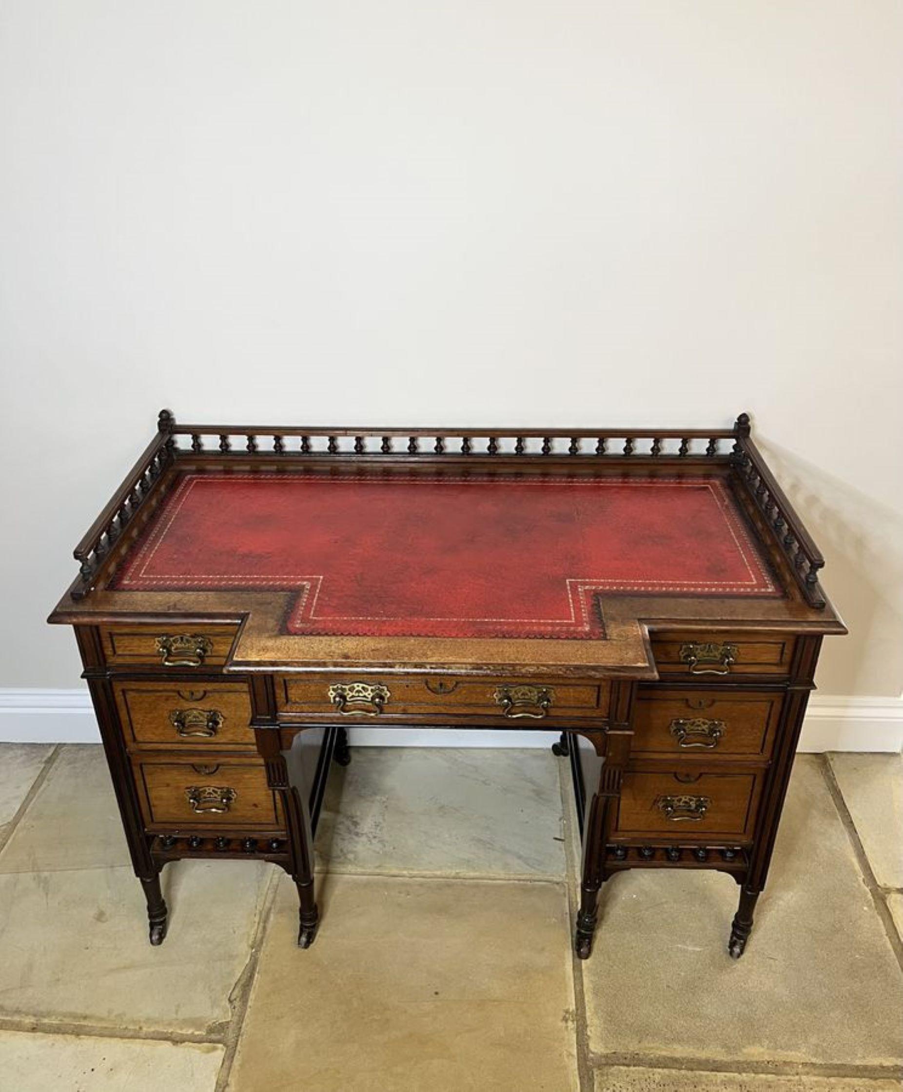 Antique Victorian quality walnut leather top freestanding kneehole desk  In Good Condition For Sale In Ipswich, GB