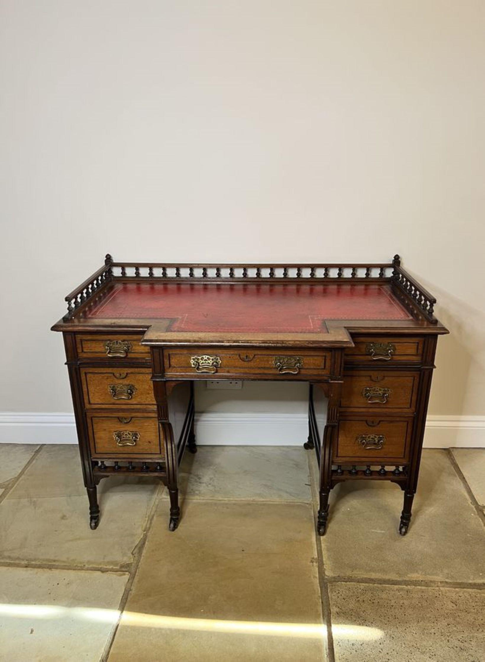 Antique Victorian quality walnut leather top freestanding kneehole desk  For Sale 1