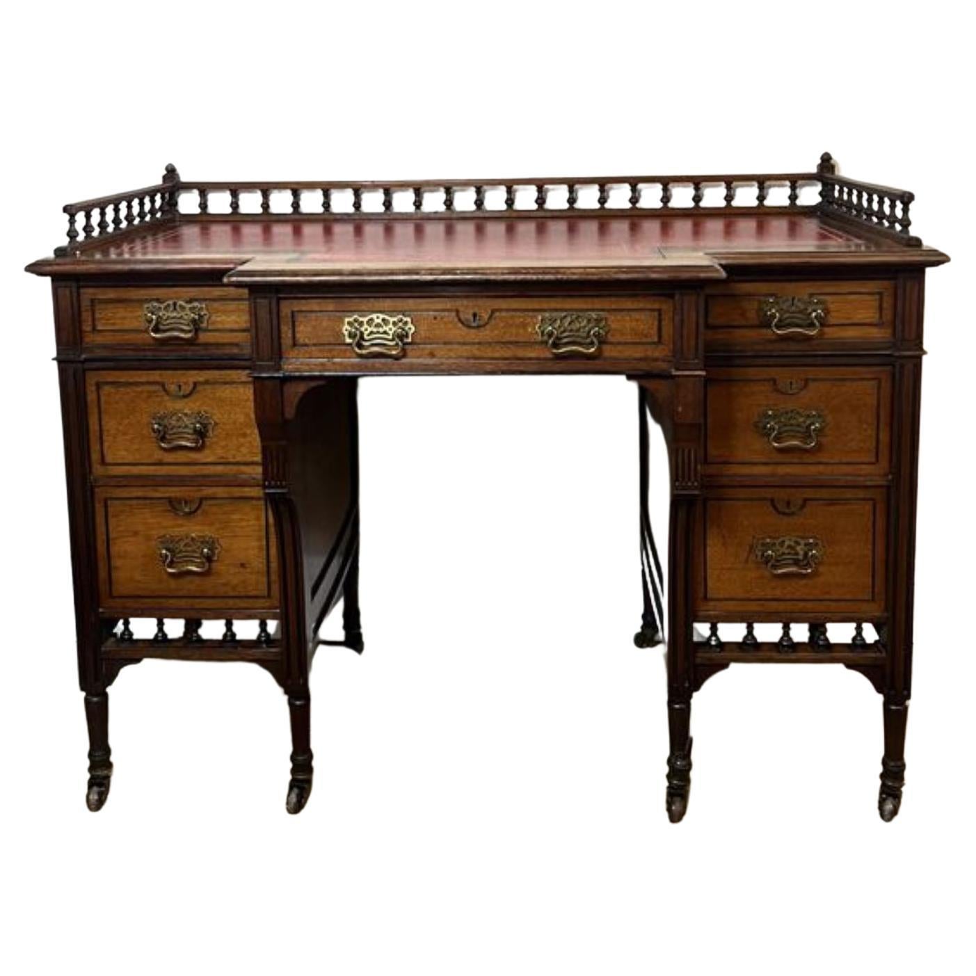 Antique Victorian quality walnut leather top freestanding kneehole desk  For Sale