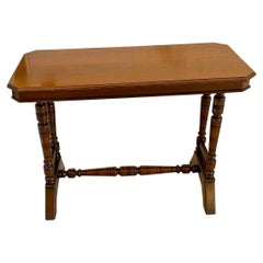 Mesa auxiliar/lámpara antigua de nogal de calidad victoriana