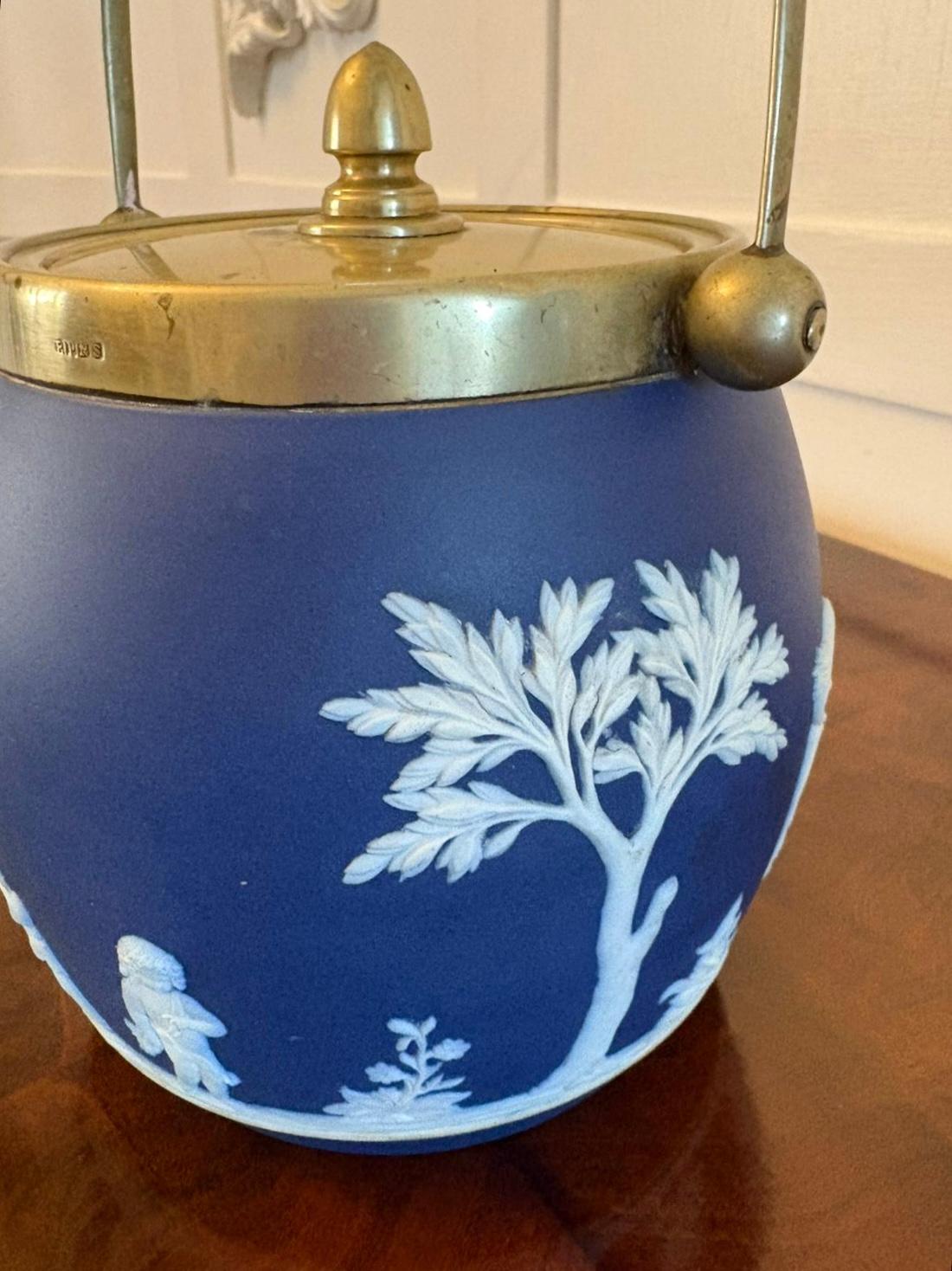English Antique Victorian Quality Wedgwood Jasperware Biscuit Barrel For Sale