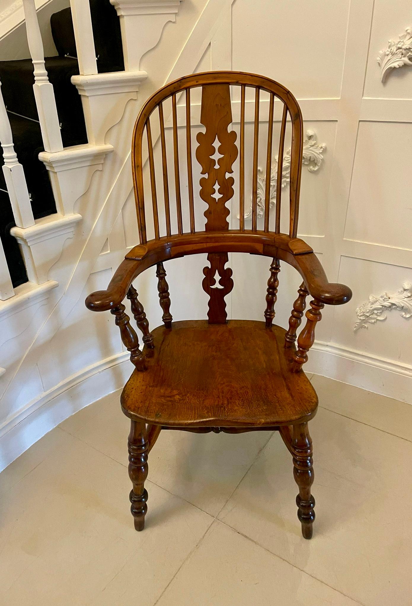 Antique Victorian Quality Yew Wood Broad Arm Windsor Chair  In Good Condition For Sale In Suffolk, GB