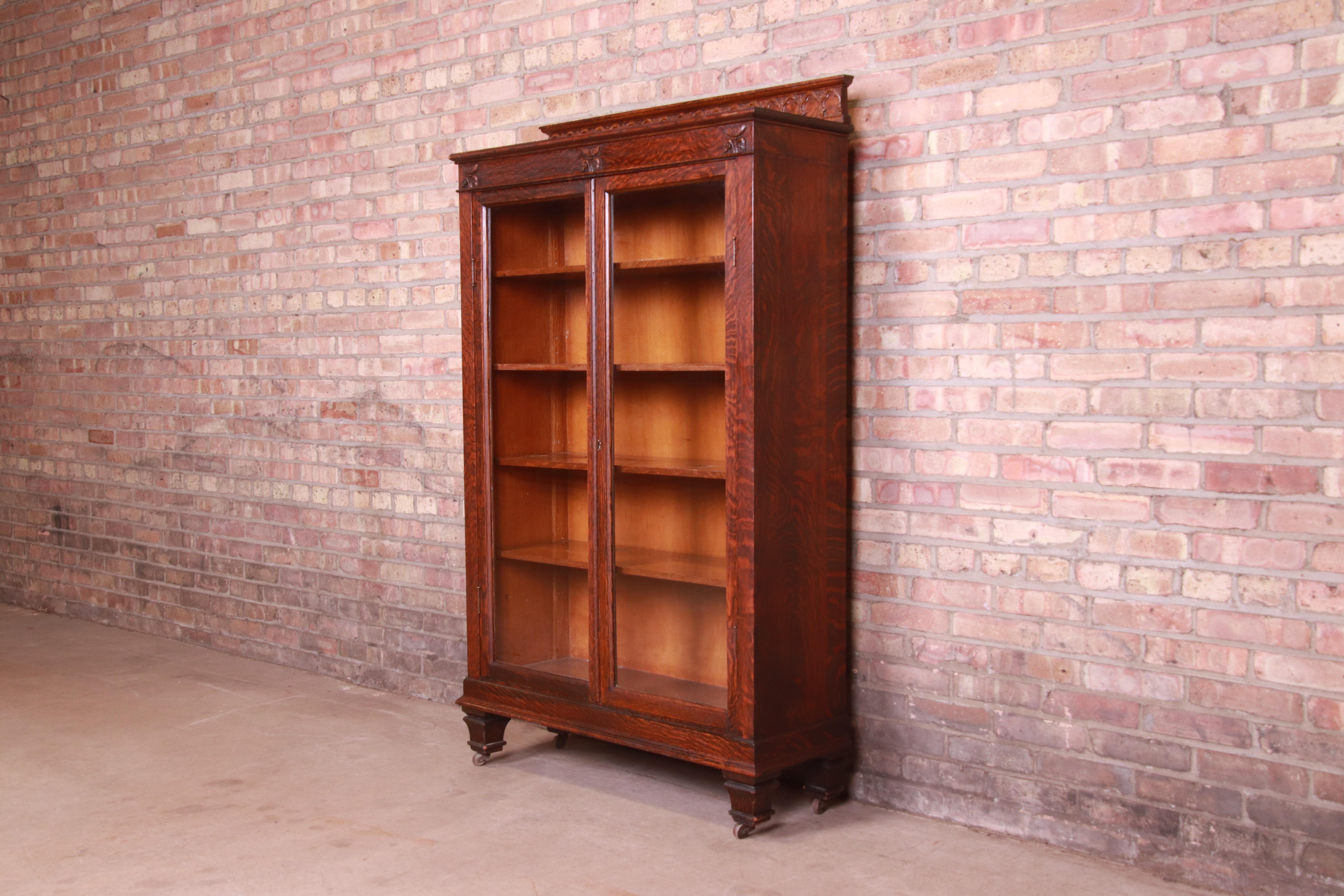 Antique Victorian Quarter Sawn Oak Bookcase, Circa 1880s In Good Condition In South Bend, IN