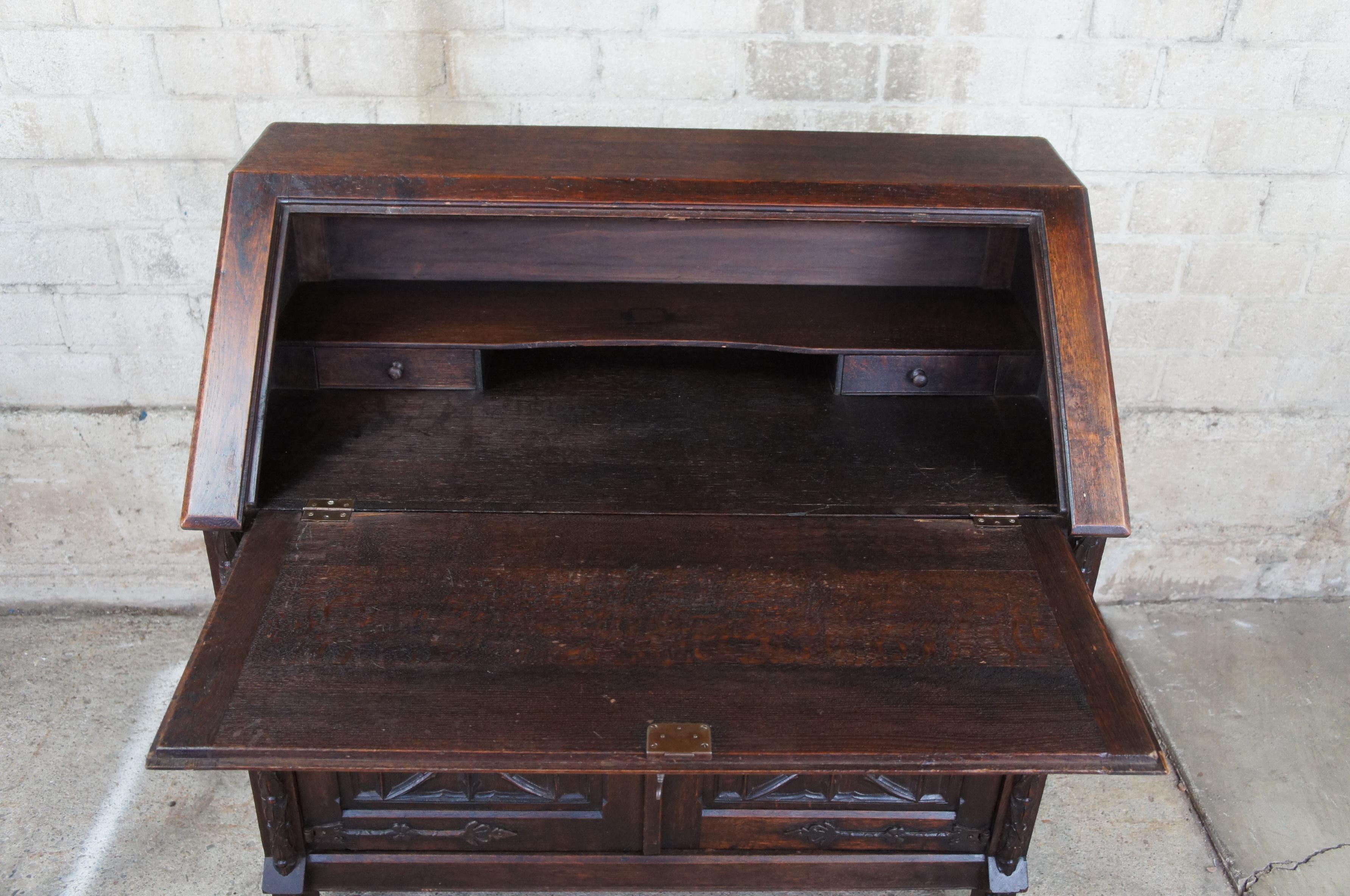 Antique Victorian Quartersawn Oak Gothic Carved Secretary Writing Desk In Good Condition In Dayton, OH