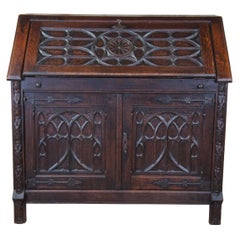 Ancien bureau de secrétaire victorien en chêne équarri sculpté de style gothique