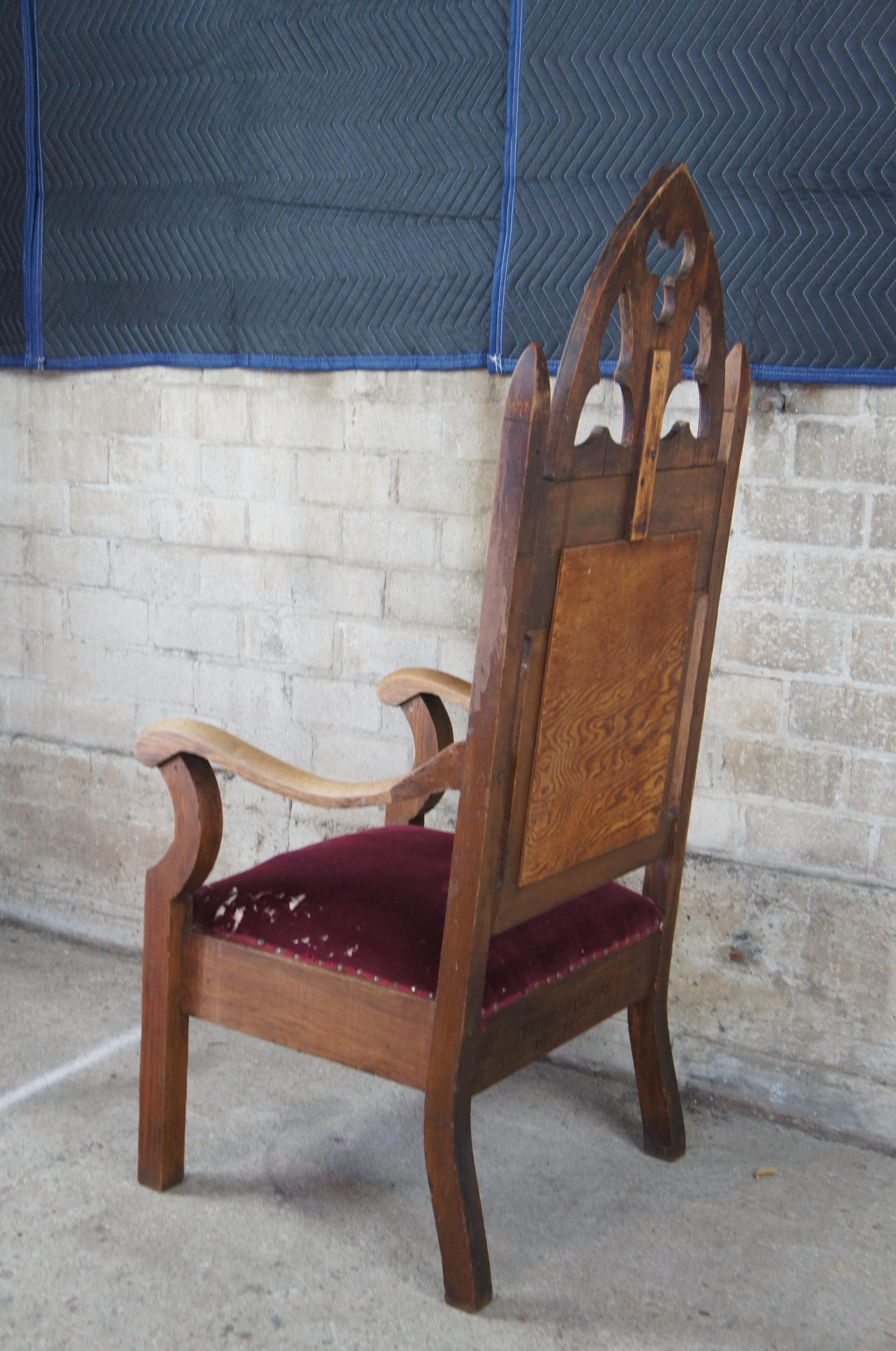 Antique Victorian Quartersawn Oak Gothic Revival Bishops Throne Arm Chair In Good Condition In Dayton, OH