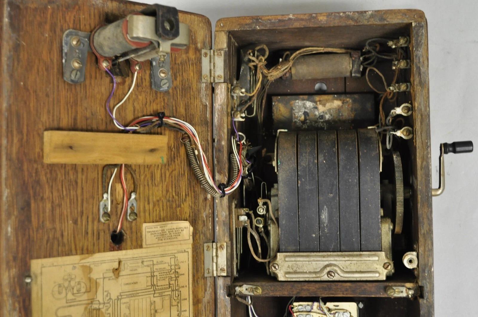 Ancienne manivelle victorienne en Oak Quartersawn Chandelier Téléphone mural en vente 3