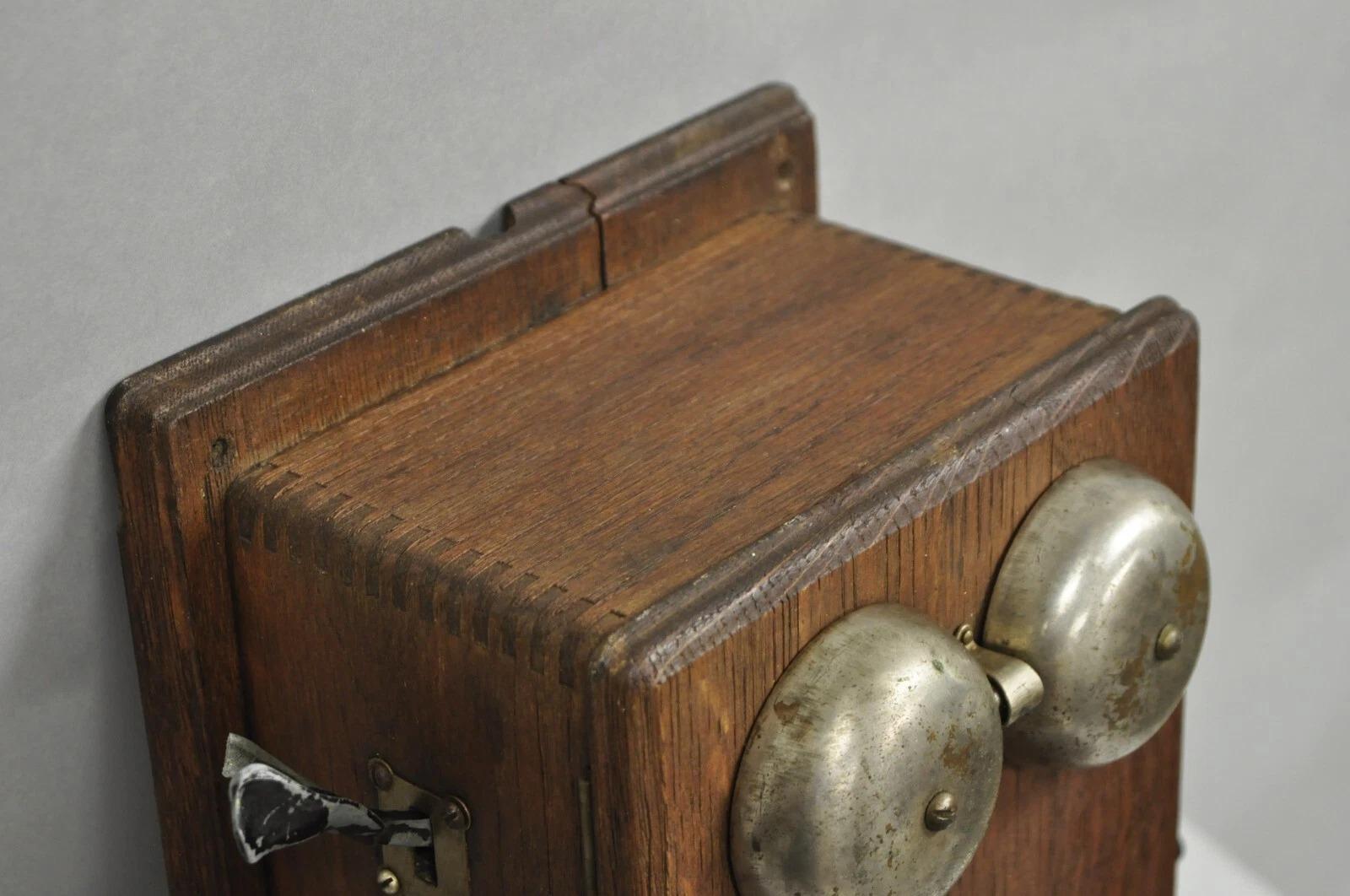 Ancienne manivelle victorienne en Oak Quartersawn Chandelier Téléphone mural en vente 7