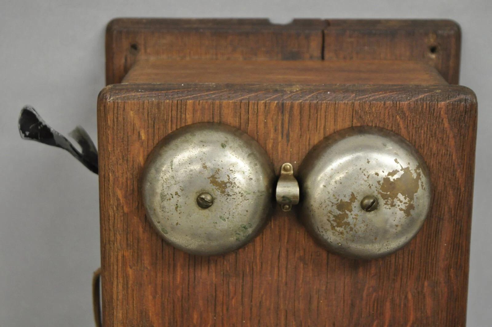Inconnu Ancienne manivelle victorienne en Oak Quartersawn Chandelier Téléphone mural en vente