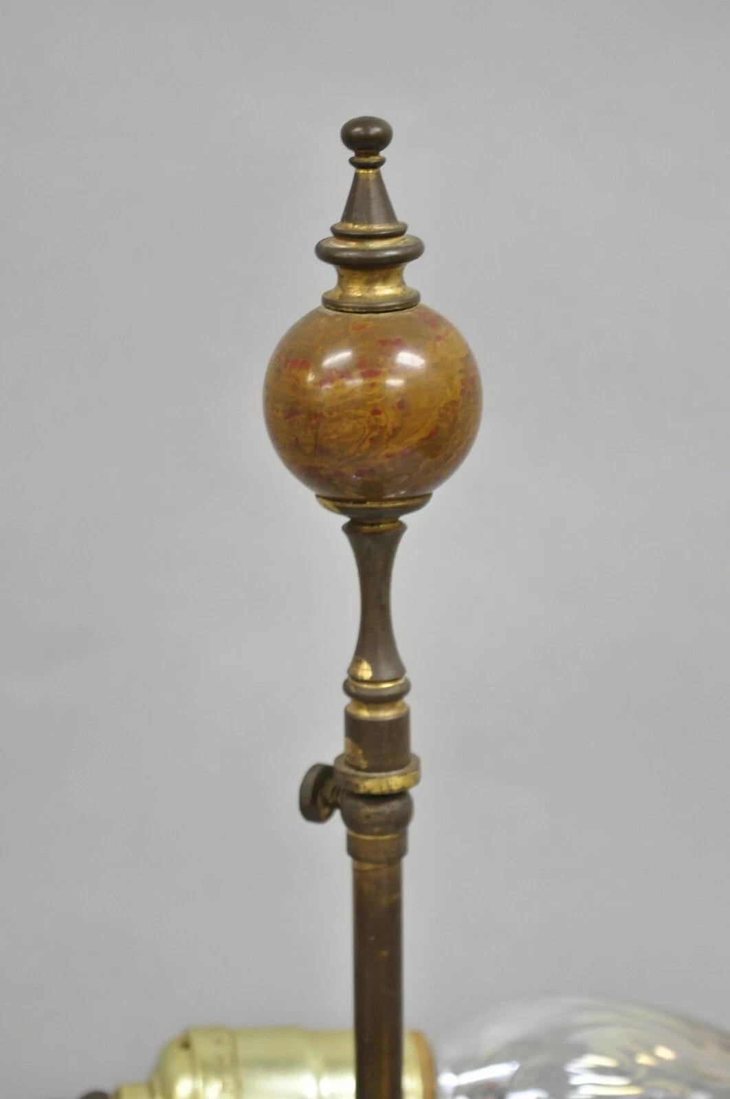 Antica lampada da tavolo da salotto vittoriana a colonna in marmo rosso con supporti in bronzo In condizioni buone in vendita a Philadelphia, PA