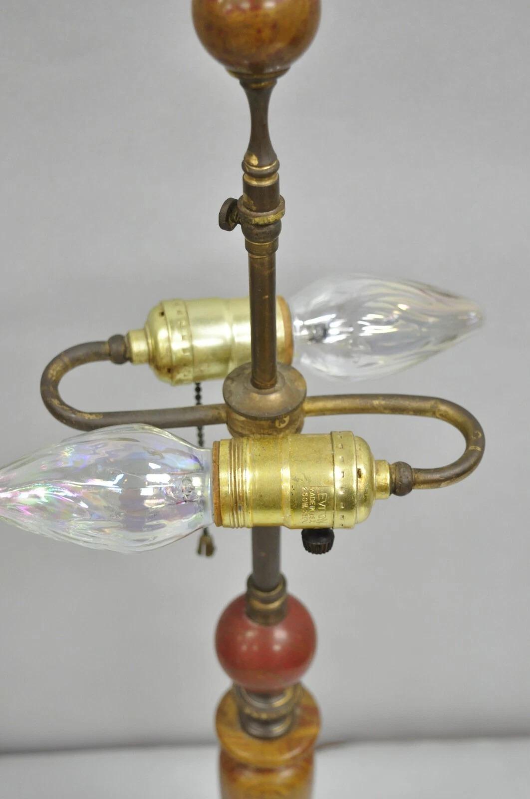 XIX secolo Antica lampada da tavolo da salotto vittoriana a colonna in marmo rosso con supporti in bronzo in vendita