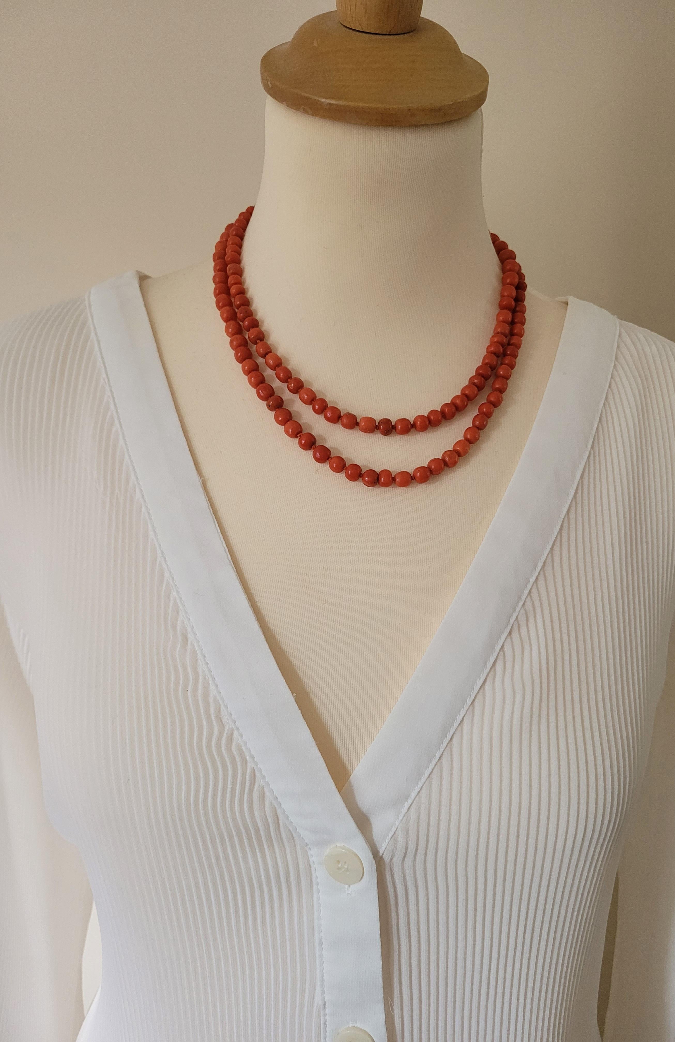 Antique Victorian Red Salmon Coral Opera Beads Necklace In Excellent Condition For Sale In Boston, Lincolnshire