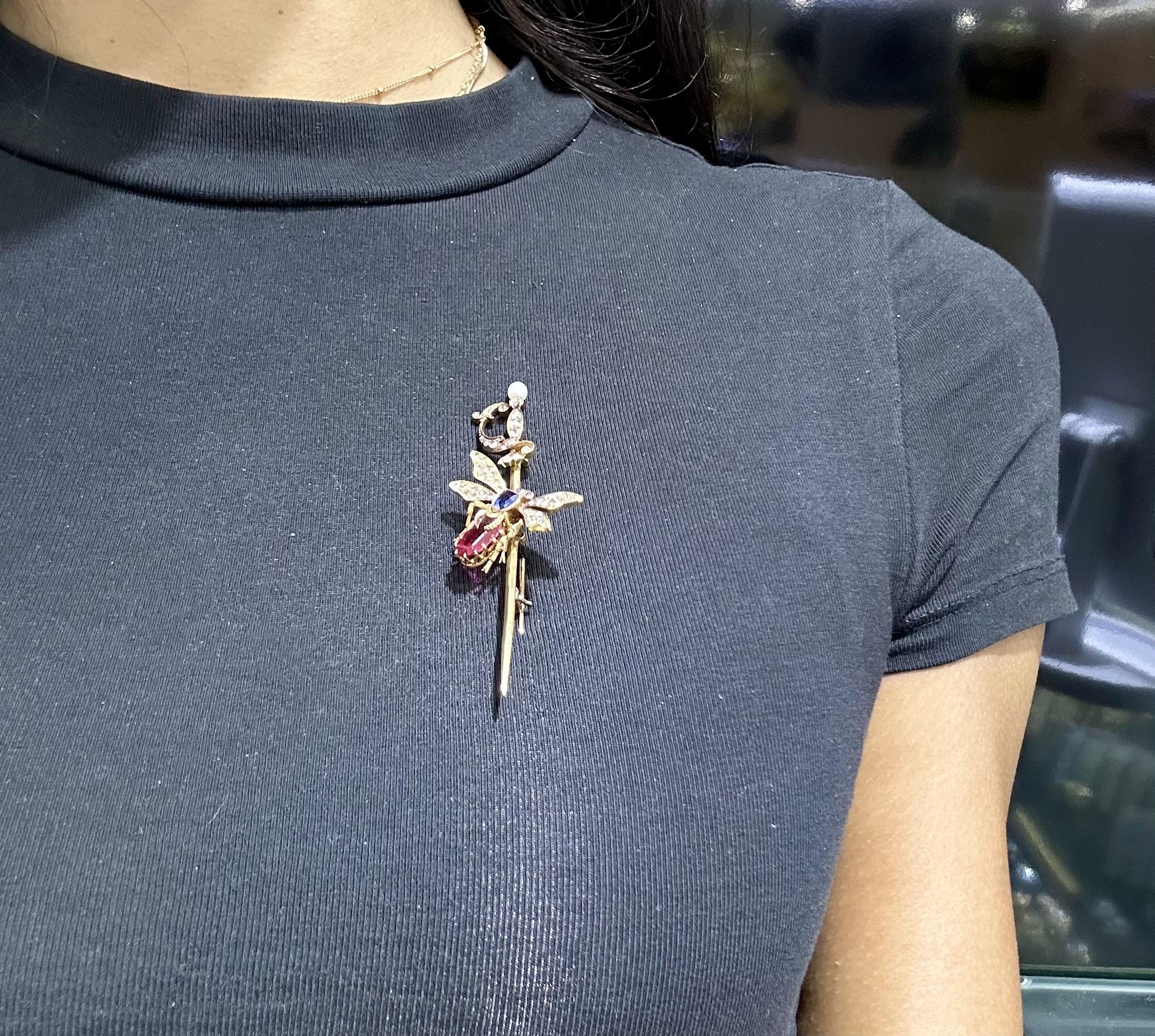Antiguo alfiler victoriano de espinela roja y espada con zafiro y diamantes en Bueno estado para la venta en New York, NY