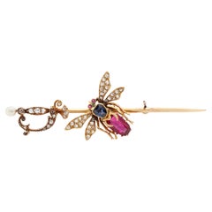 Épingle de bâton victorienne ancienne en spinelle rouge avec épée, saphir et diamants