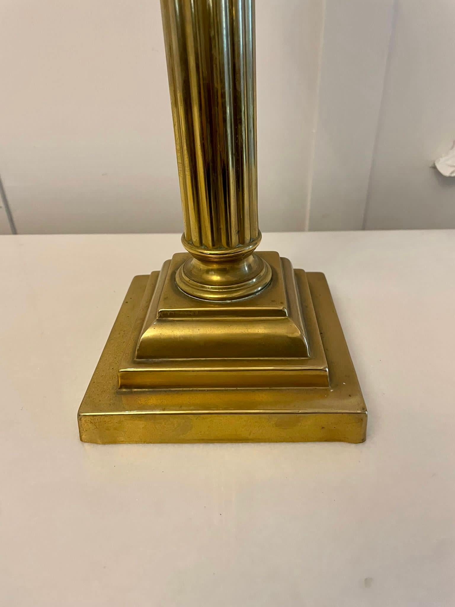 Antique Victorian Reeded Column Brass Oil Lamp In Good Condition For Sale In Suffolk, GB