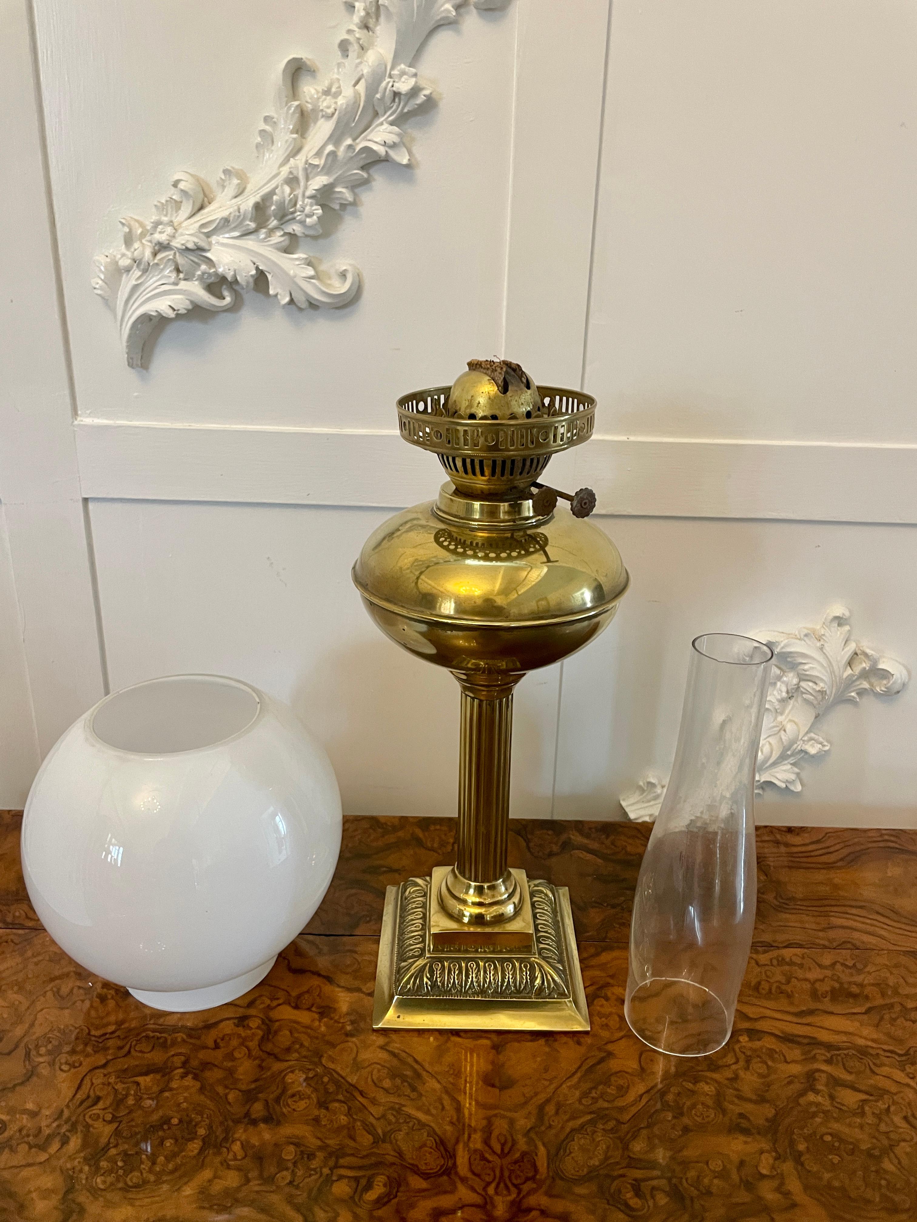 Antique Victorian Reeded Column Quality Brass Oil Lamp In Good Condition For Sale In Suffolk, GB