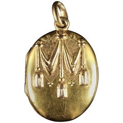 Antique Victorian Regal Oval Locket 18 Carat, circa 1900