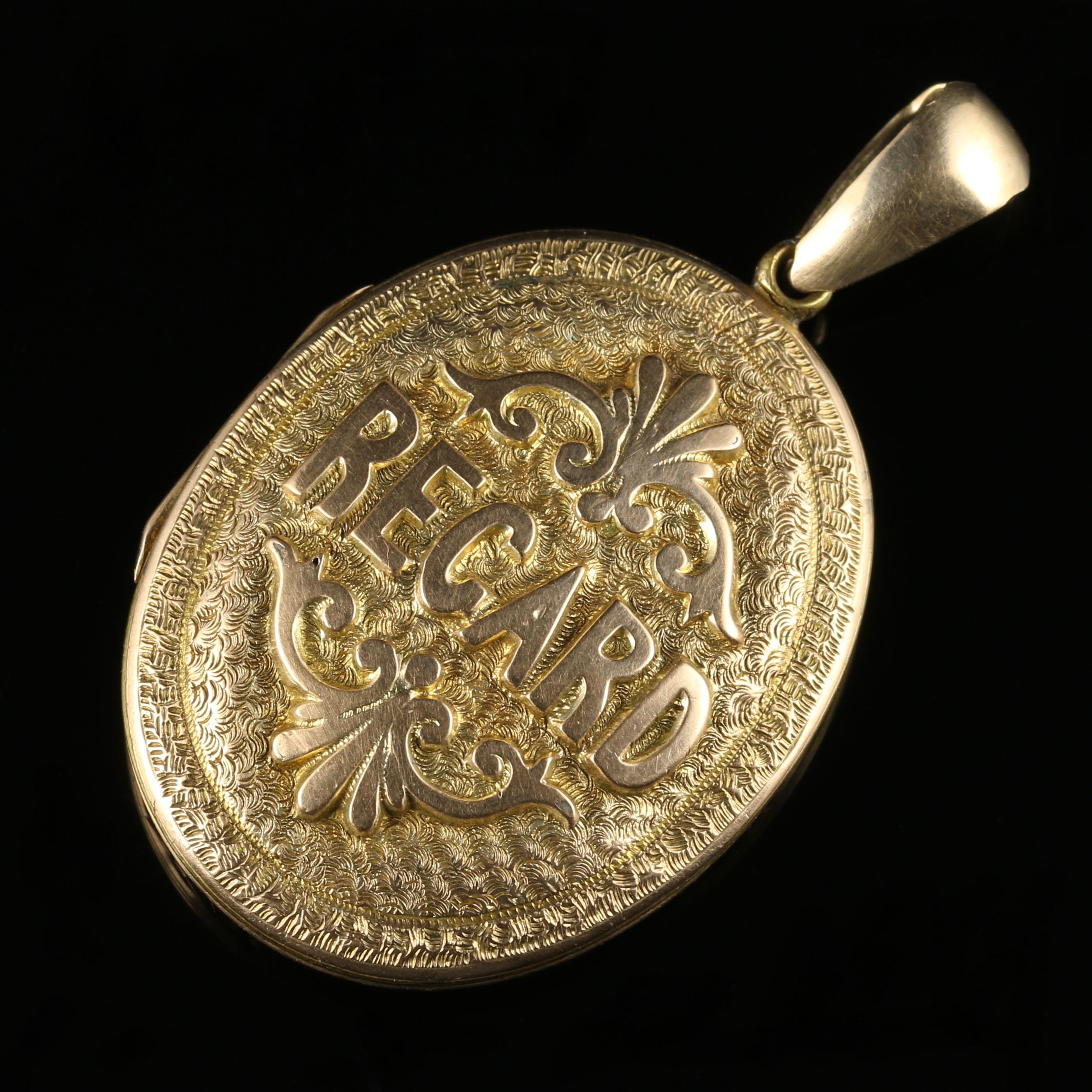 For more details please click continue reading down below...

This wonderful antique Victorian locket is a lovely original 