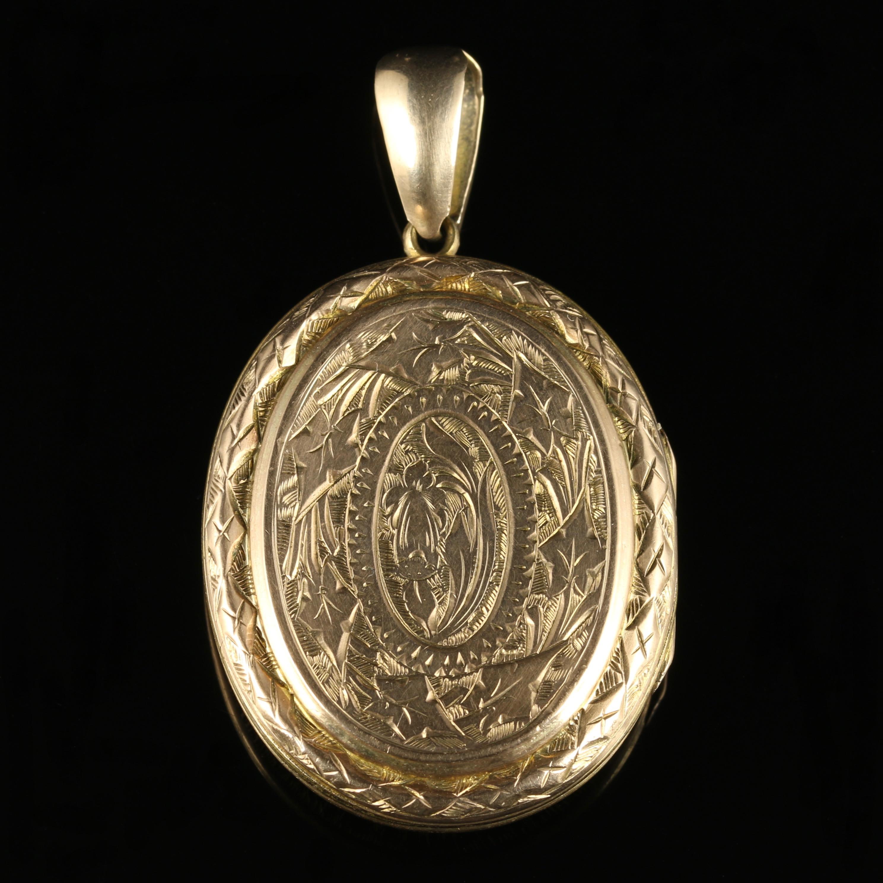 Antique Victorian Regard Locket 9 Carat Gold, circa 1900 In Excellent Condition For Sale In Lancaster, Lancashire