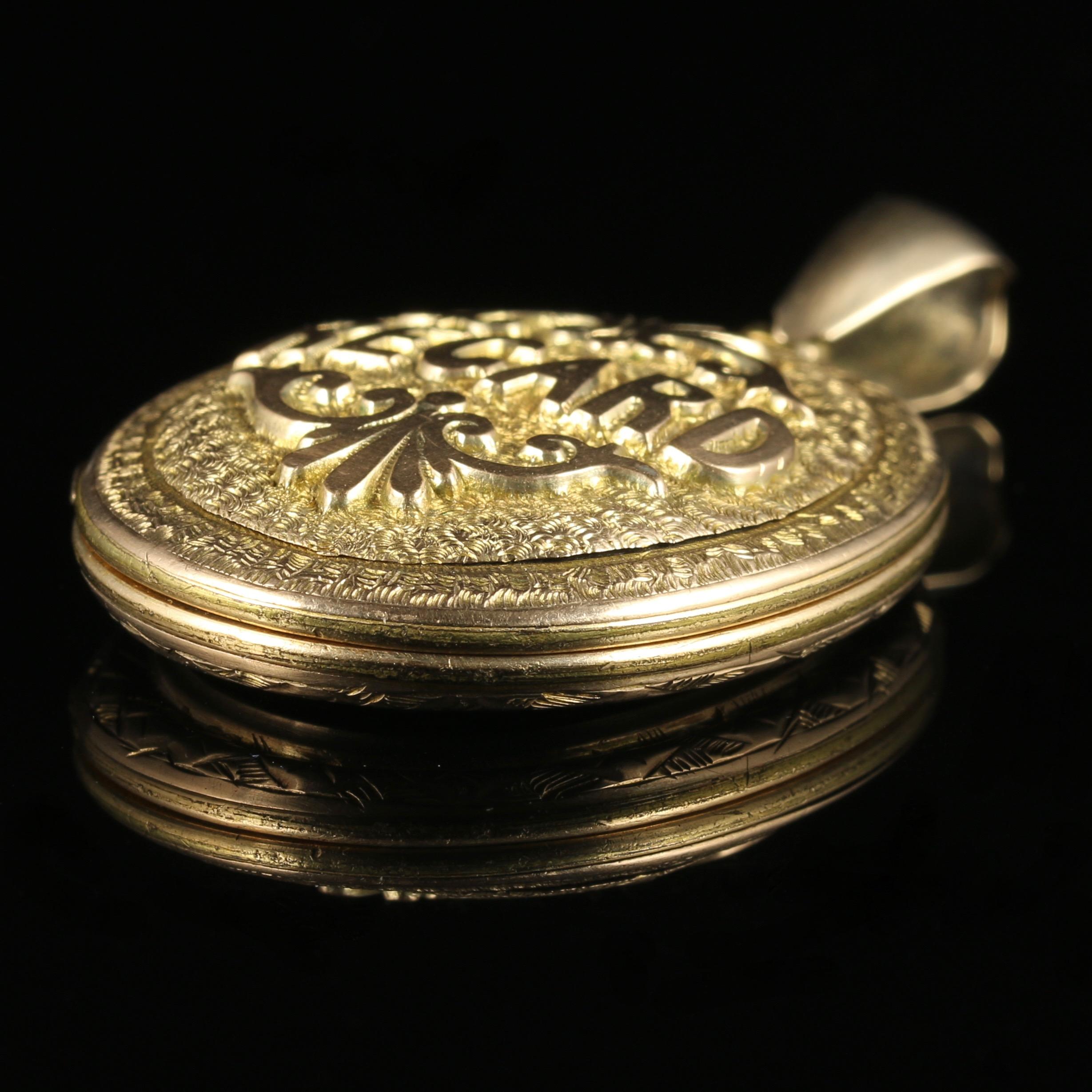 Women's or Men's Antique Victorian Regard Locket 9 Carat Gold, circa 1900 For Sale