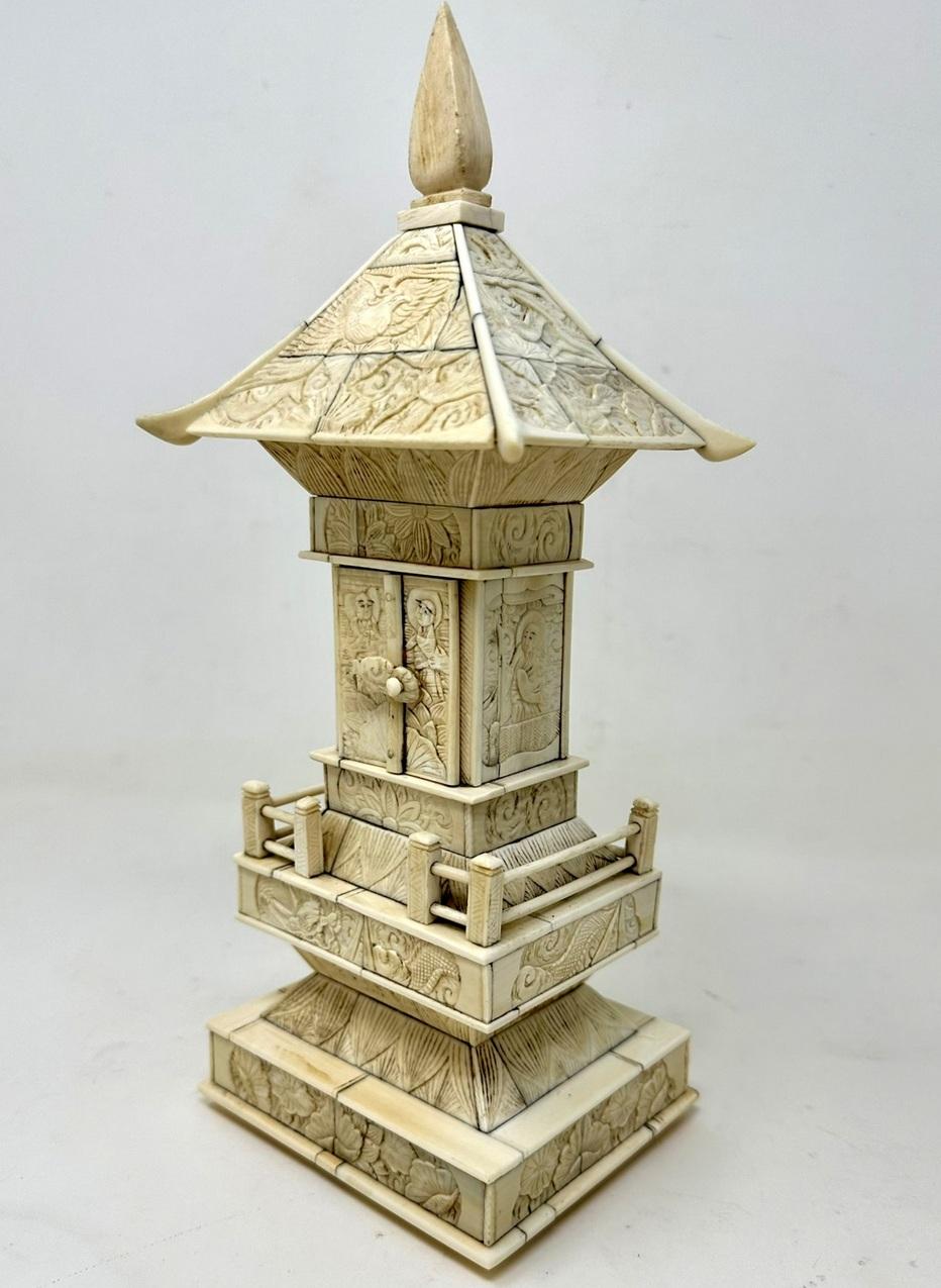 Chinois Ancienne sculpture de pagode victorienne religieuse chinoise d'exportation en os ivoire sculptée  en vente