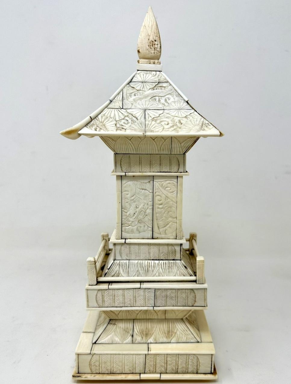 XIXe siècle Ancienne sculpture de pagode victorienne religieuse chinoise d'exportation en os ivoire sculptée  en vente
