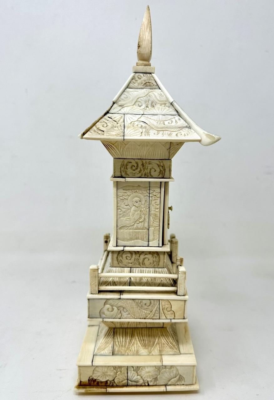 Os Ancienne sculpture de pagode victorienne religieuse chinoise d'exportation en os ivoire sculptée  en vente