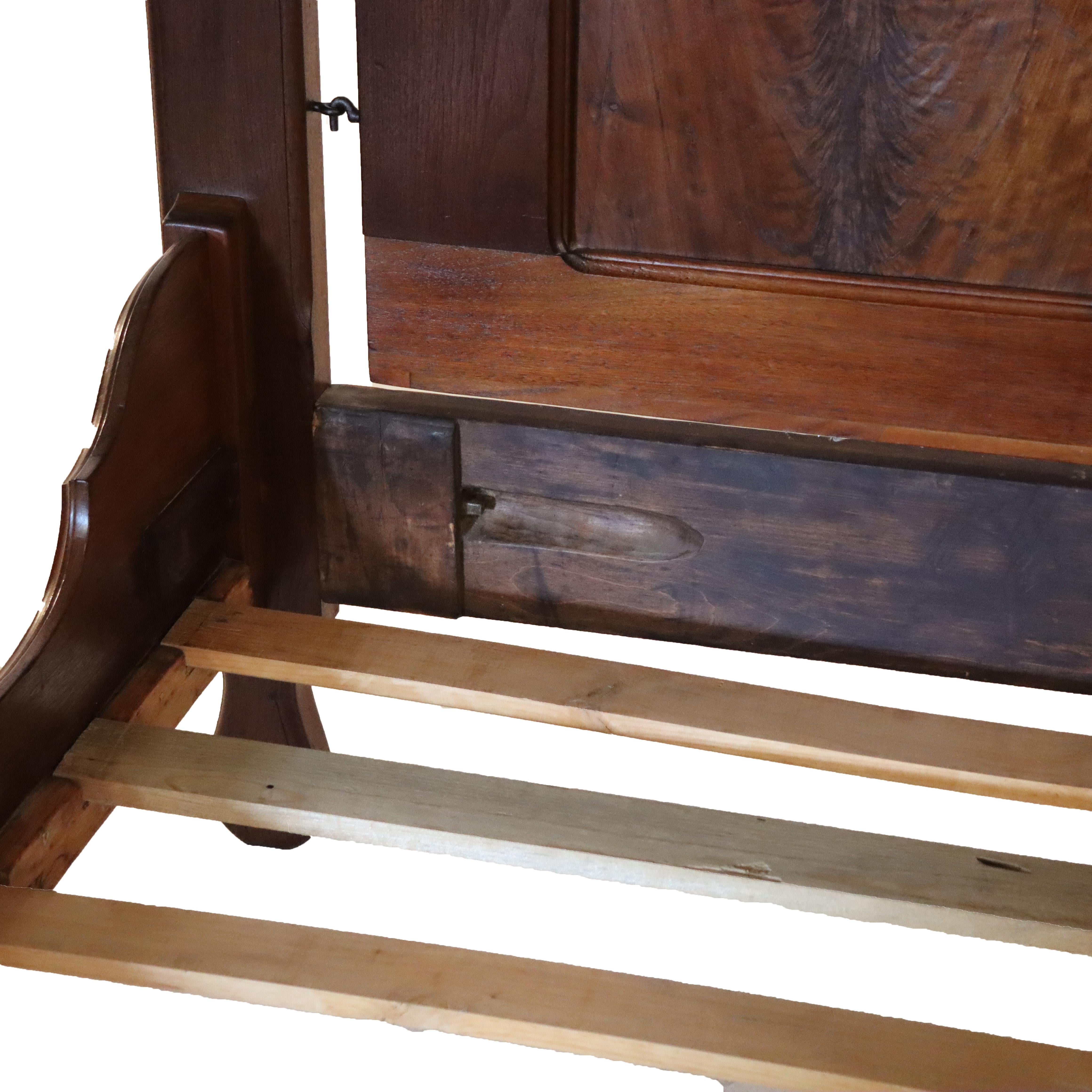 Antiguo marco de cama victoriano renacentista tallado en nogal y nudo c1890 en venta 6