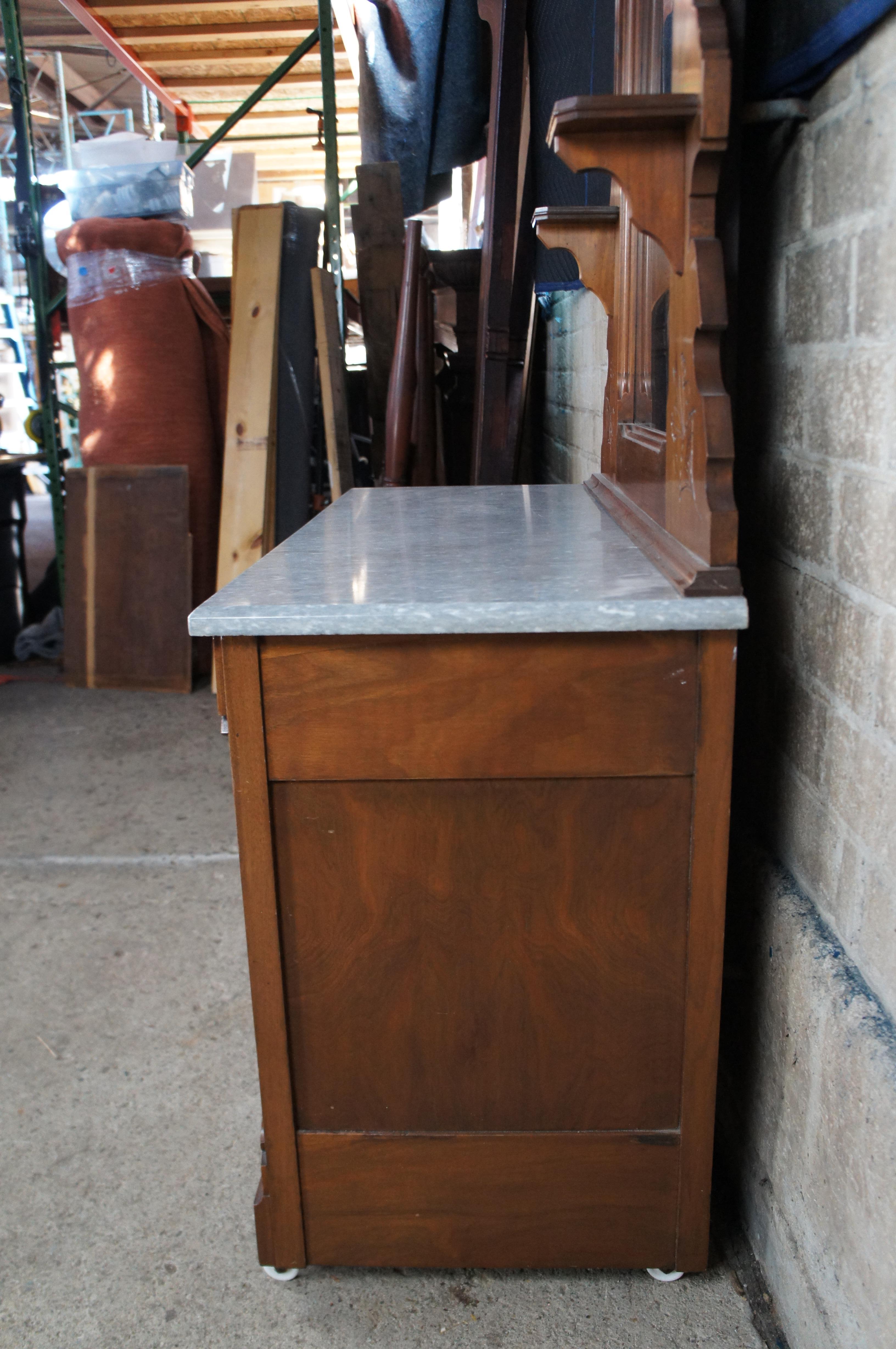 Antique Mirror e comò in radica di noce con piano in marmo in vendita 4
