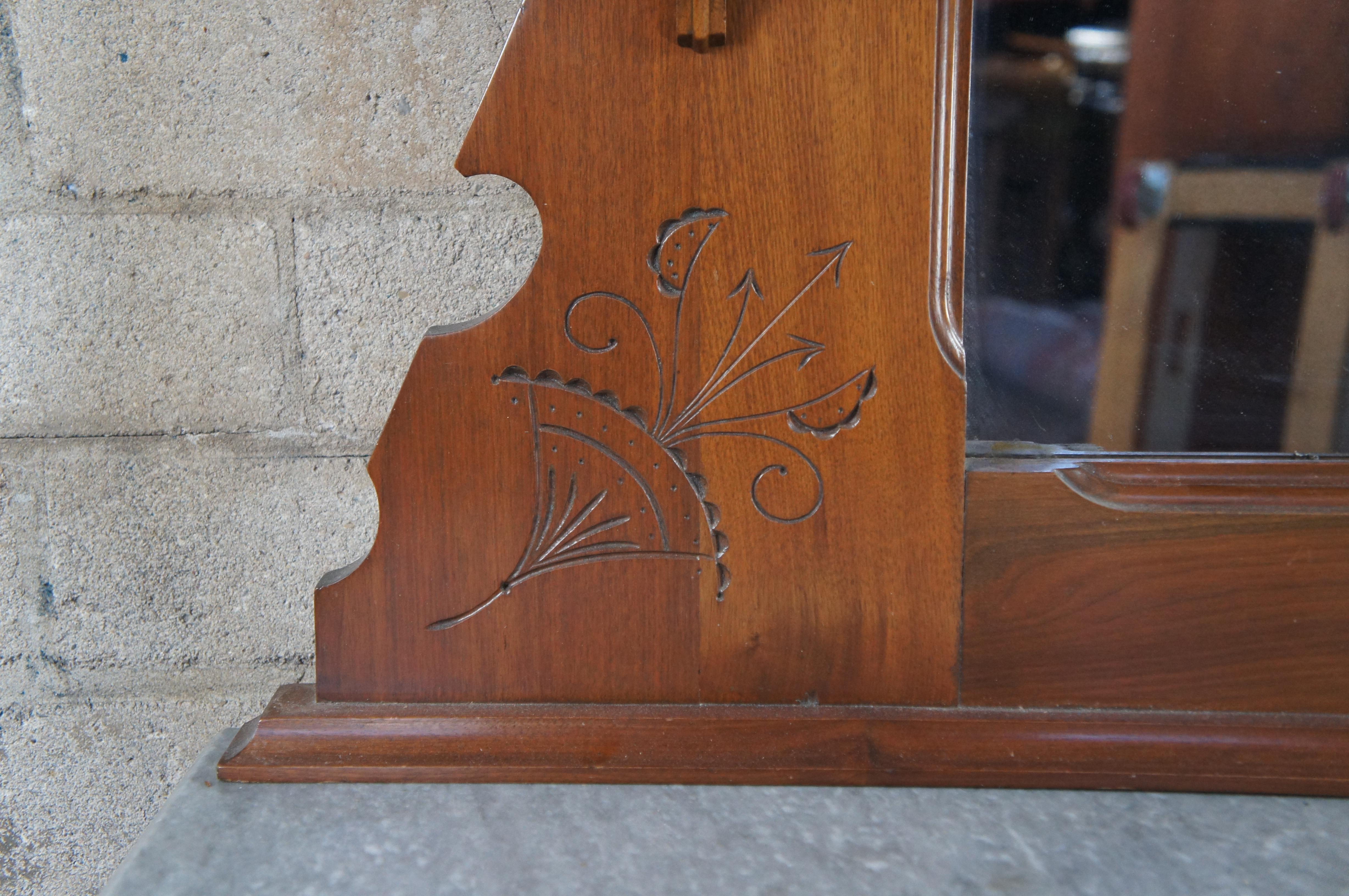 Ottone Antique Mirror e comò in radica di noce con piano in marmo in vendita