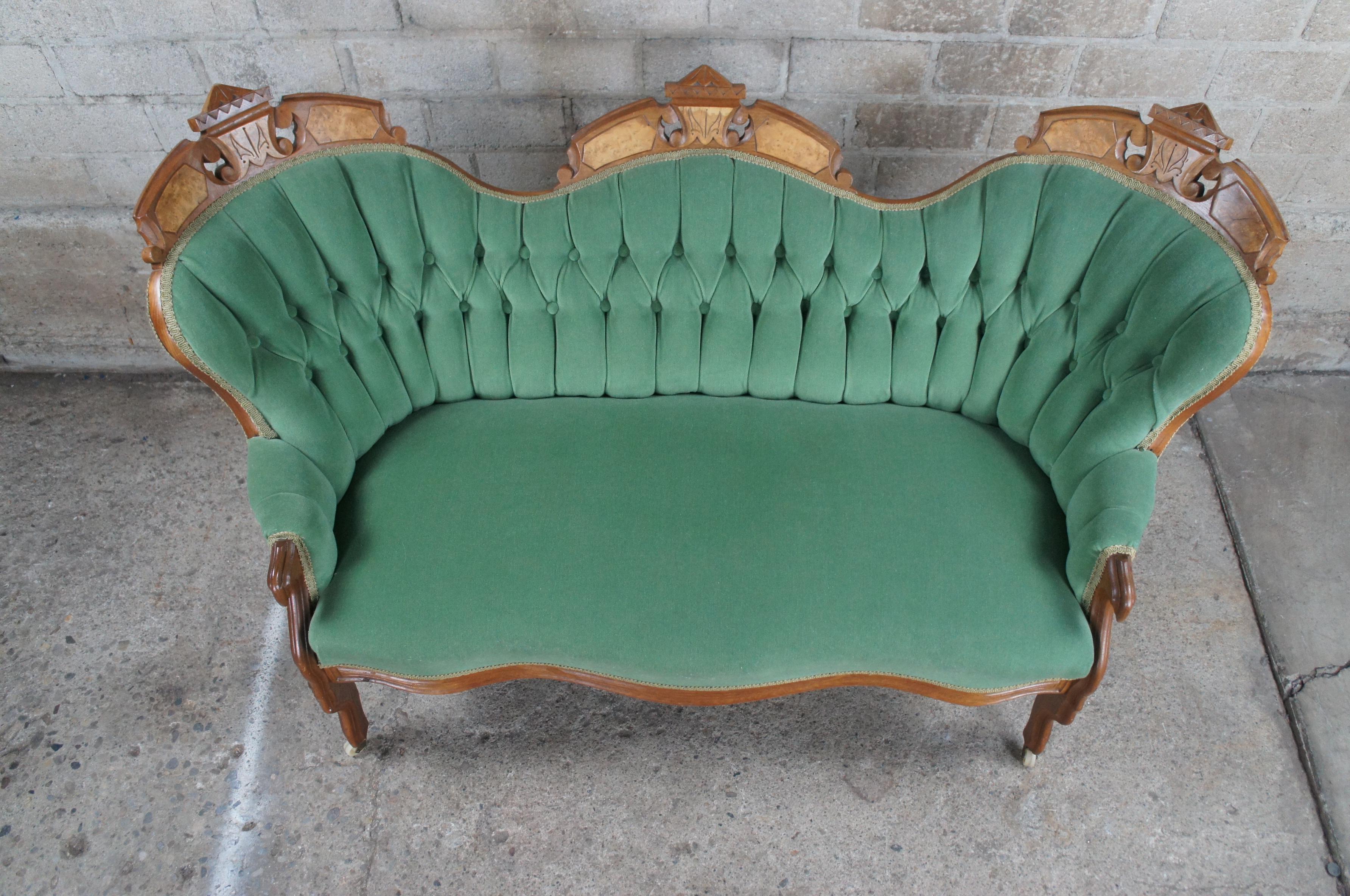 Antique Victorian Renaissance Revival Walnut Burl Parlor Tufted Settee Loveseat In Good Condition For Sale In Dayton, OH