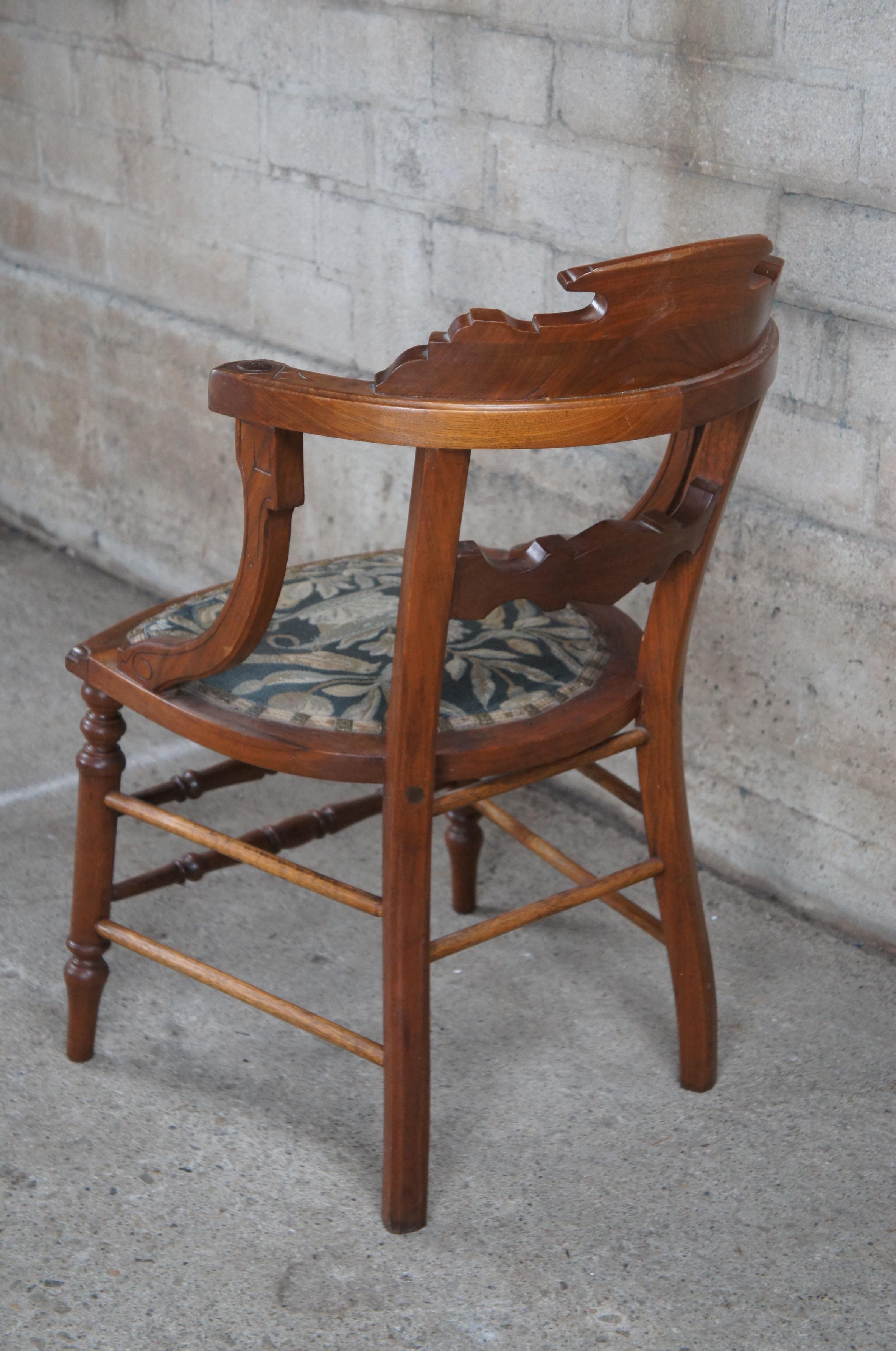 XIXe siècle Antique Victorian Revive Walnut Burl Side Chair Embroidered Seat en vente