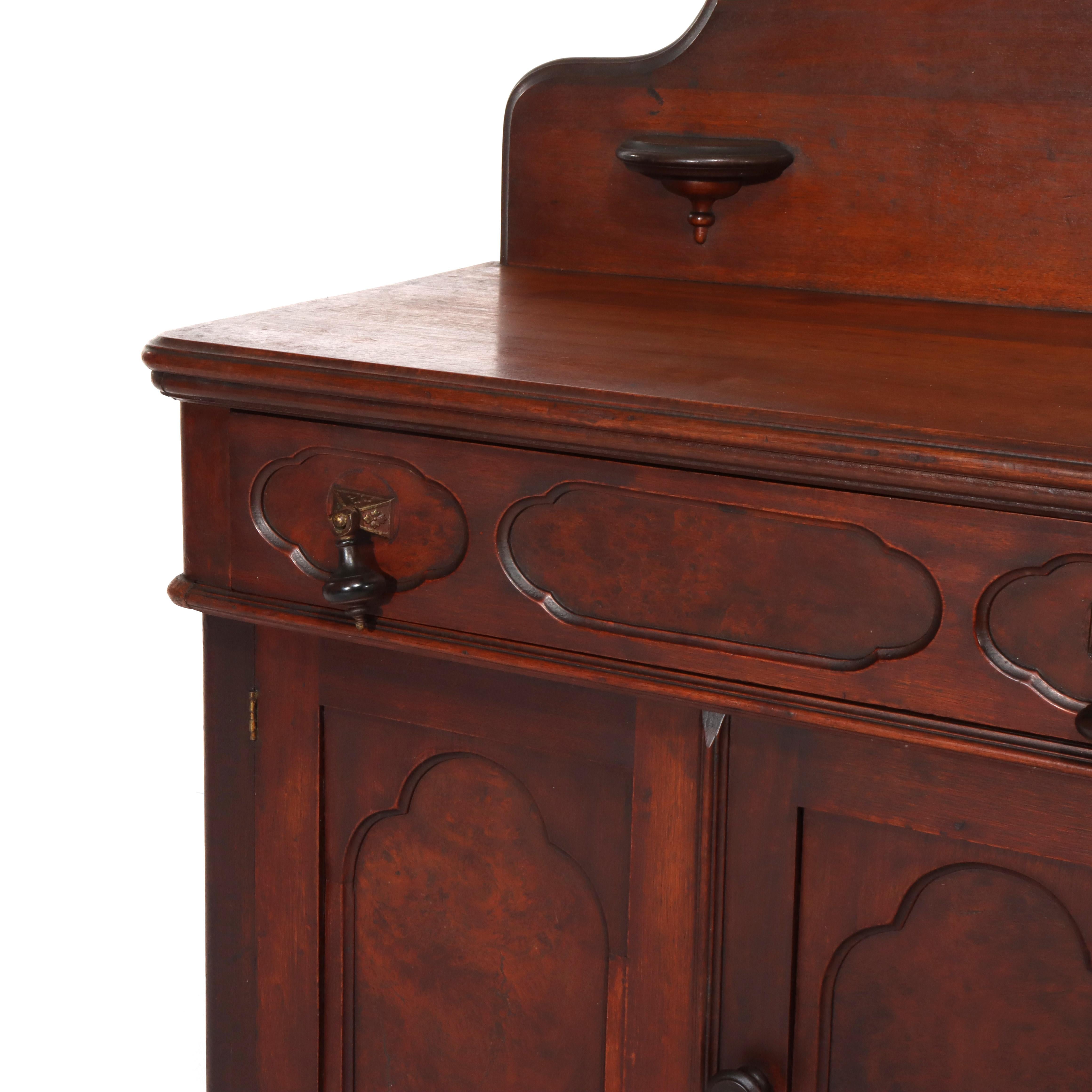 XIXe siècle Ancien lavabo en noyer de style victorien renaissance c1880 en vente
