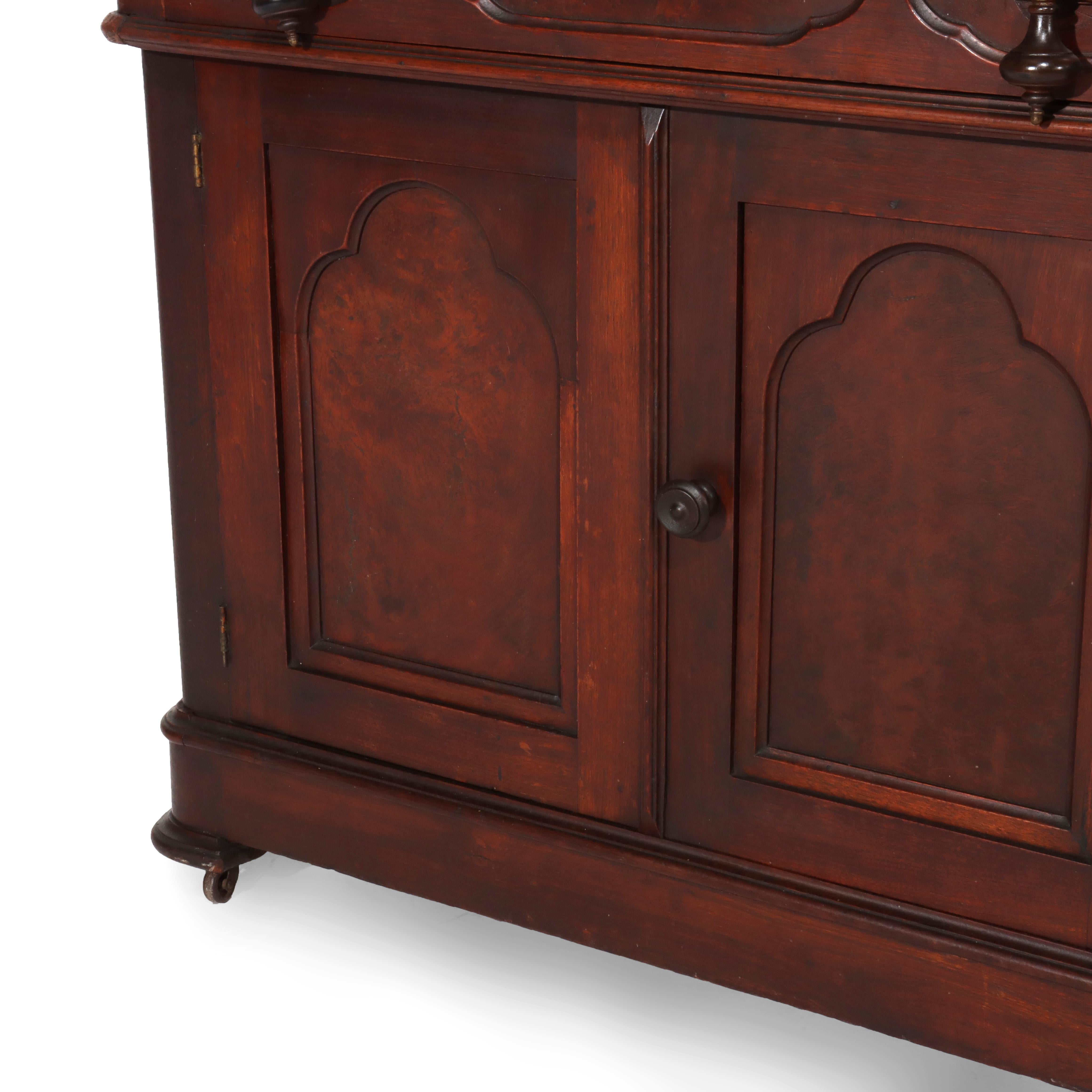 Noyer Ancien lavabo en noyer de style victorien renaissance c1880 en vente