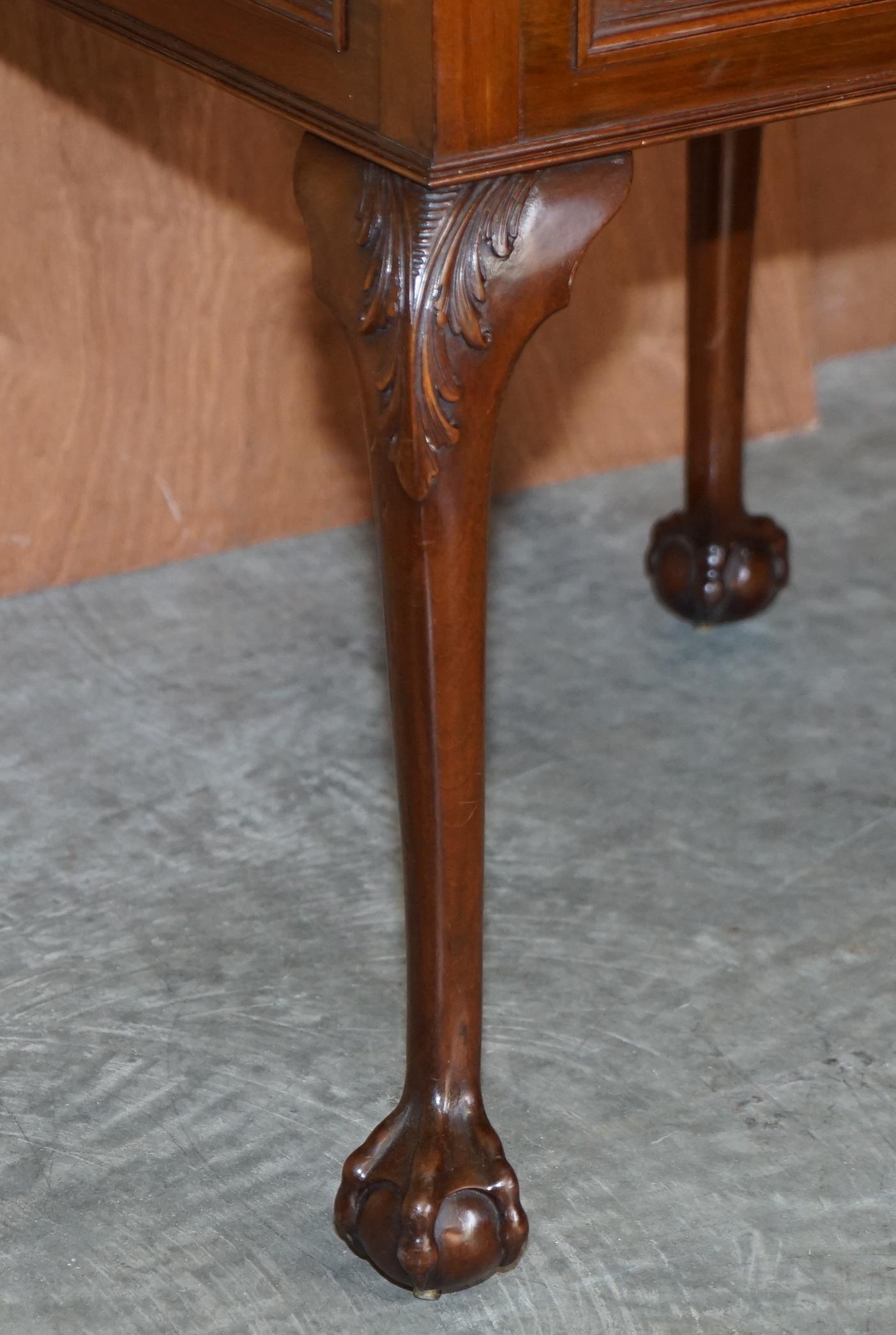Fait main Ancienne table à boissons victorienne restaurée à griffes et boules Asprey's London Elevette en vente