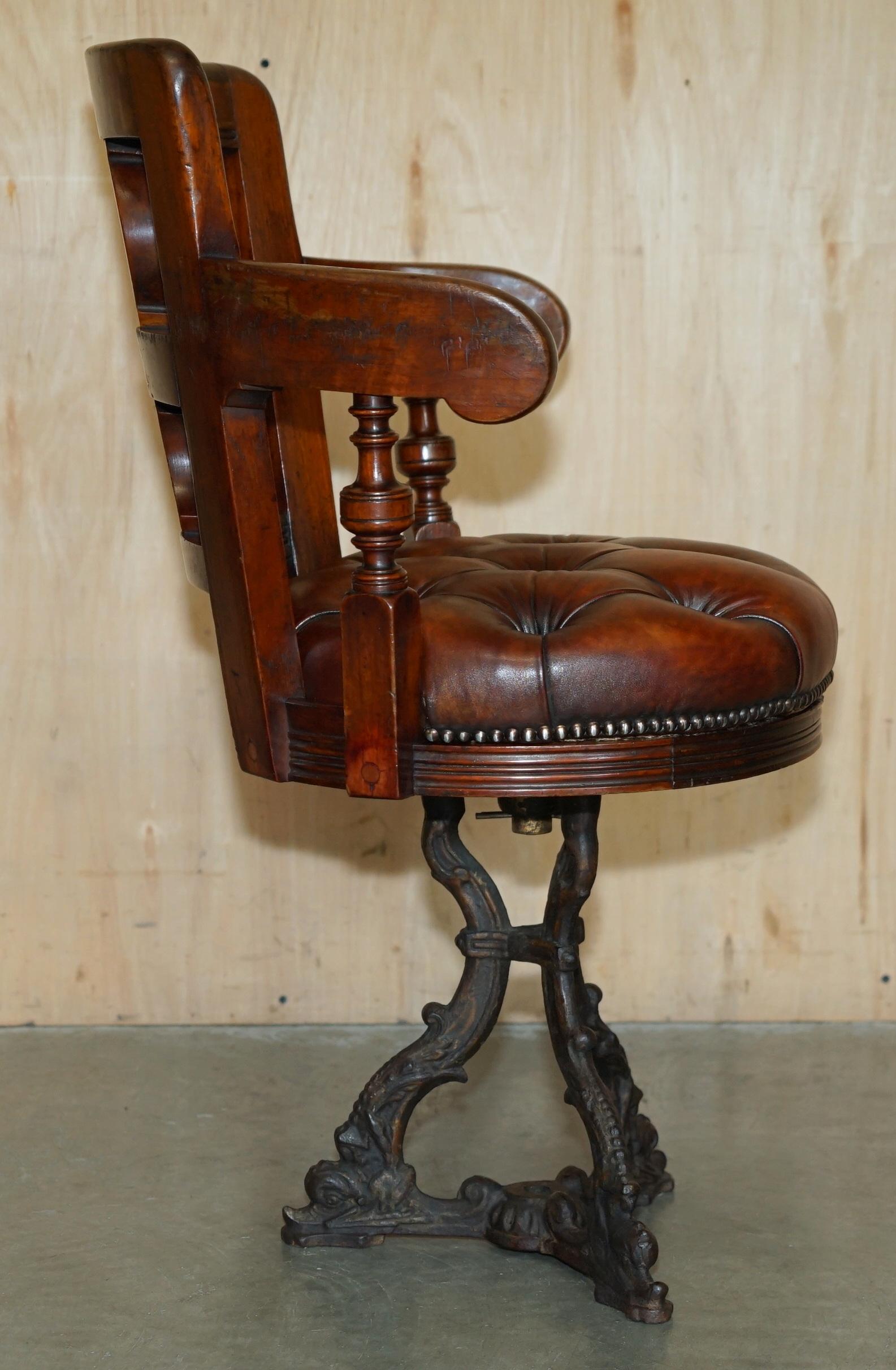 ANTIQUE VICTORIAN RESTORED BROWN LEATHER CHESTERFIELD TUFTED CAPTAiNS CHAIR im Angebot 6