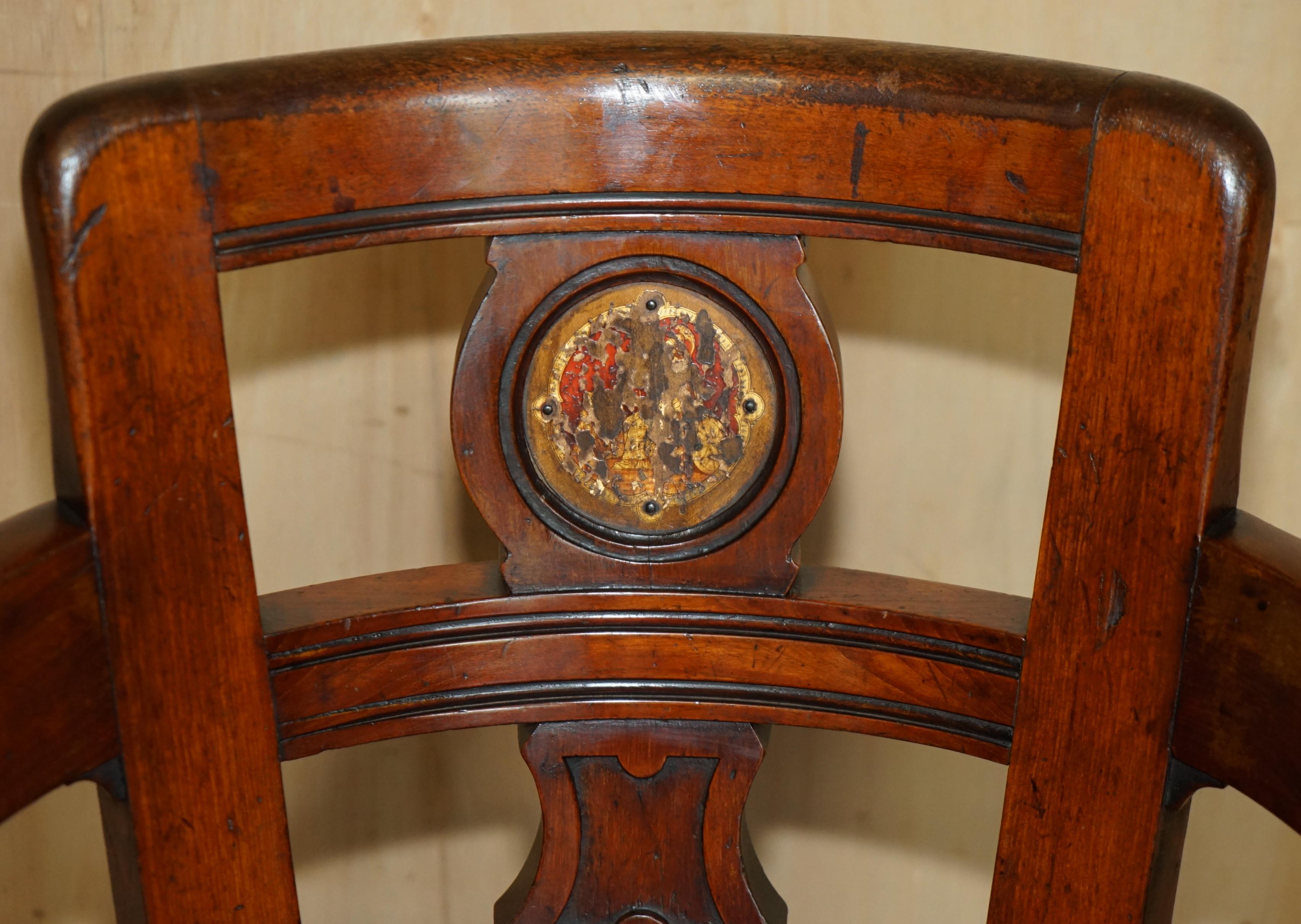 ANTIQUE VICTORIAN RESTORED BROWN LEATHER CHESTERFIELD TUFTED CAPTAiNS CHAIR (Mittleres 19. Jahrhundert) im Angebot