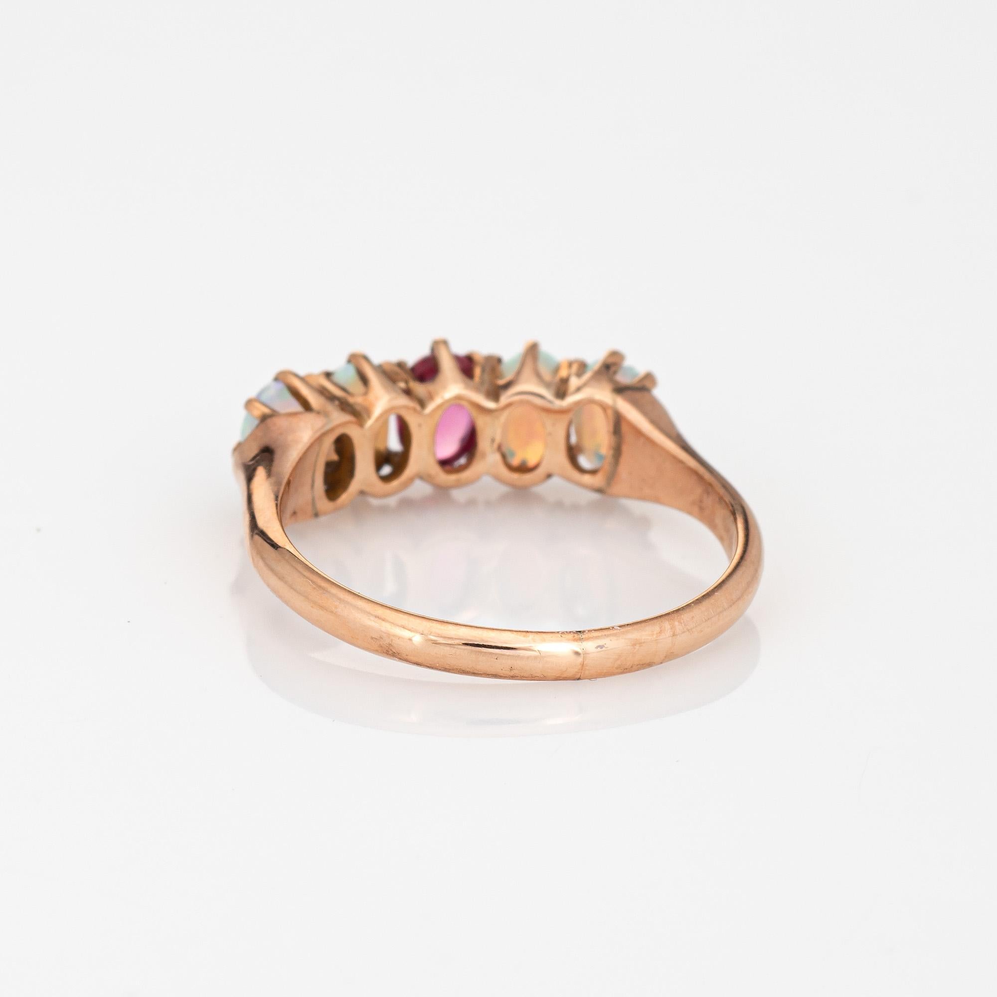 Antiker viktorianischer Ring mit Opal, rosa Turmalin, 5 Steinen, 10 Karat Roségold Vintage im Zustand „Gut“ in Torrance, CA