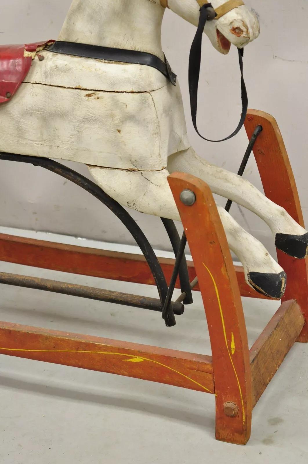 Antiguo caballito balancín victoriano Juguete para niños Madera tallada Blanco Rojo Pintado en Bueno estado para la venta en Philadelphia, PA