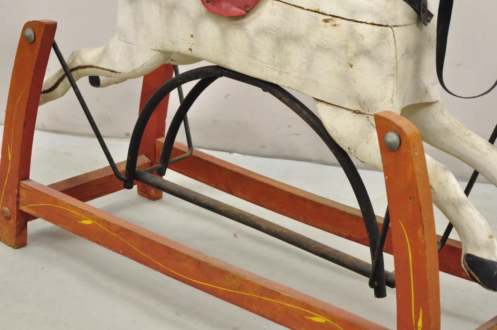 Antiguo caballito balancín victoriano Juguete para niños Madera tallada Blanco Rojo Pintado siglo XIX en venta