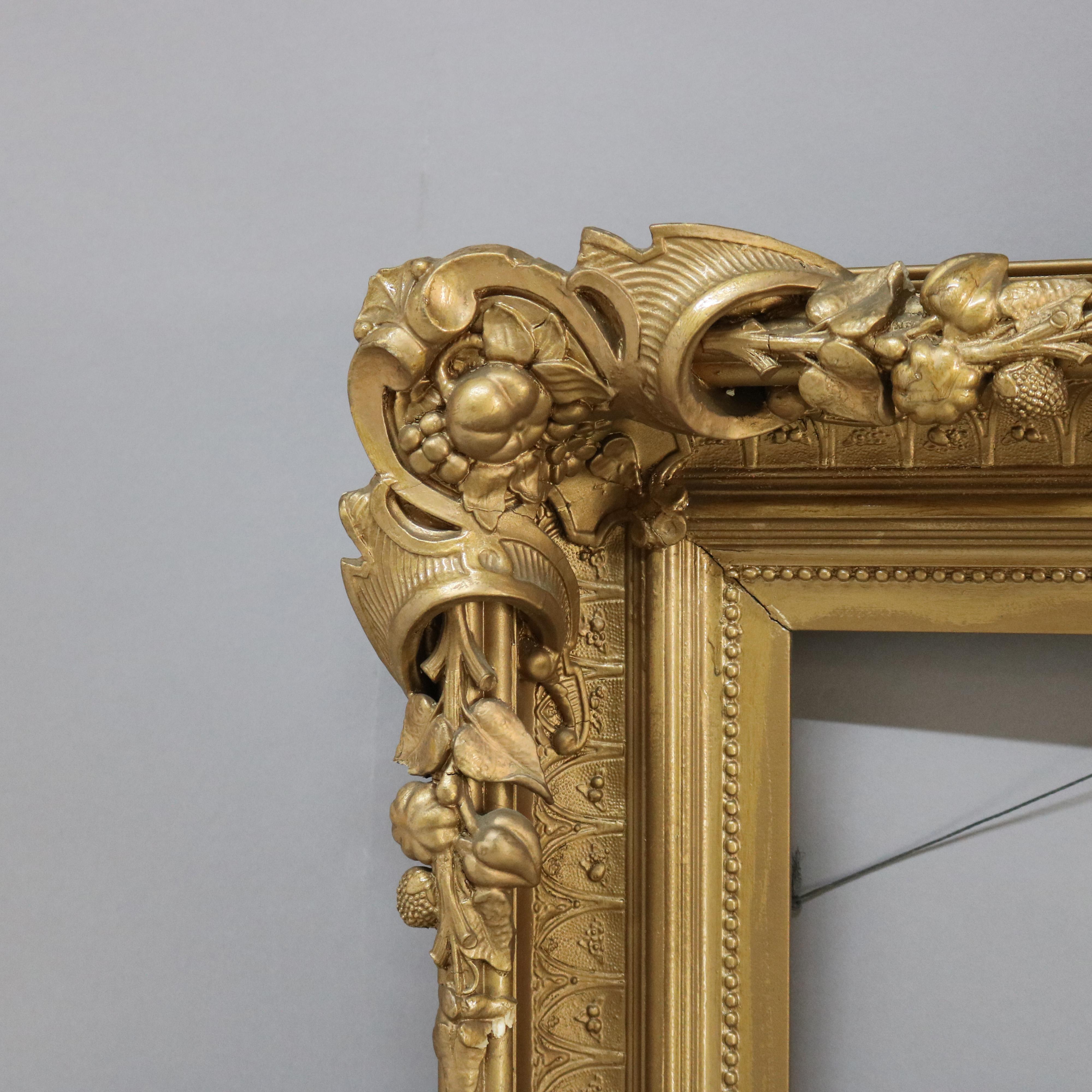 Victorien Ancien cadre victorien rococo en bois sculpté et doré C1880 en vente