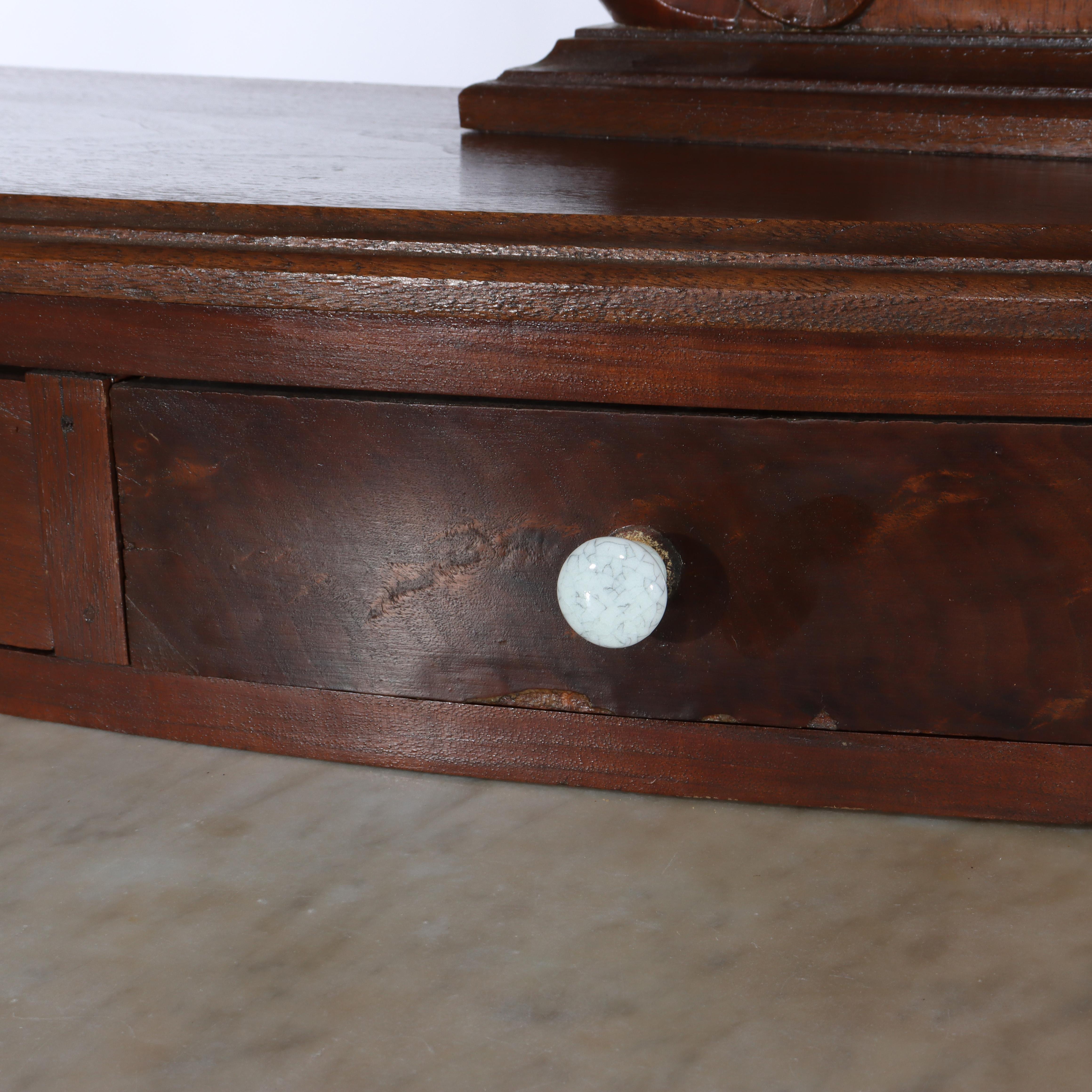 Ancienne commode victorienne rococo en noyer sculpté avec miroir c1890 en vente 3